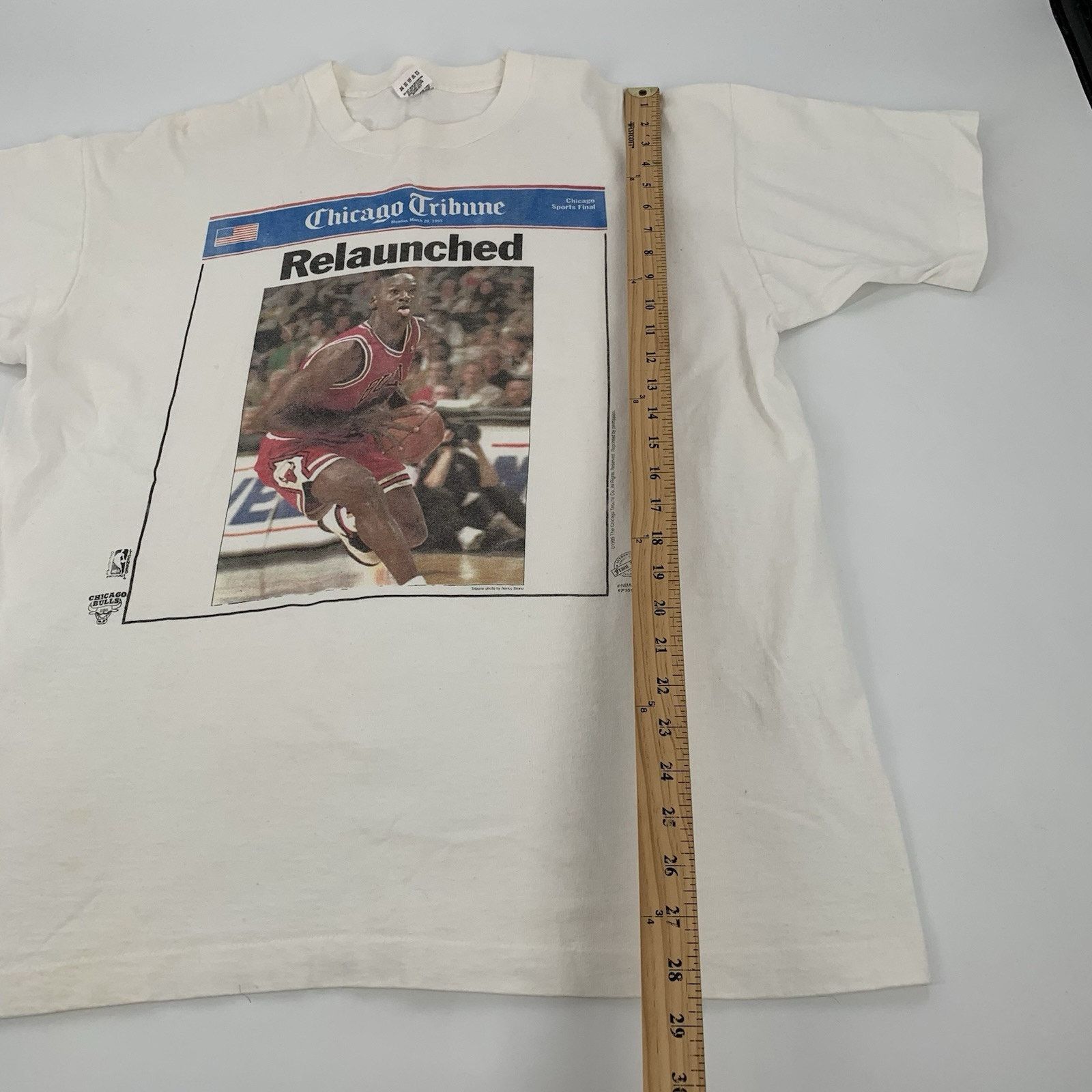 Fruit Of The Loom × Vintage Vintage 1995 Newspaper Michael Jordan Chicago Bulls T-Shirt Size US XL / EU 56 / 4 - 11 Thumbnail