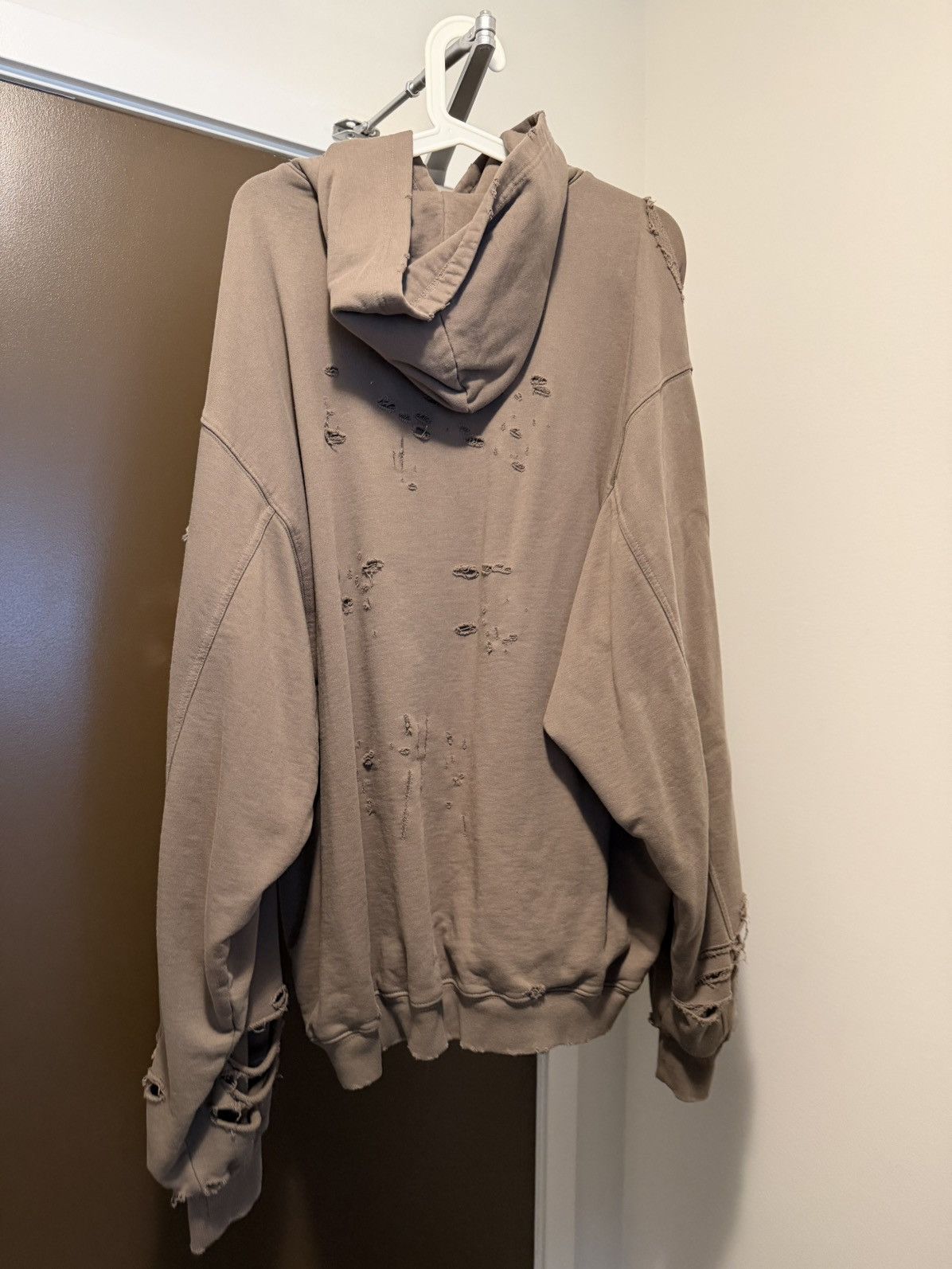 Balenciaga Balenciaga Caps Destroyed Taupe Hoodie Size US XXS / EU 40 - 3 Thumbnail