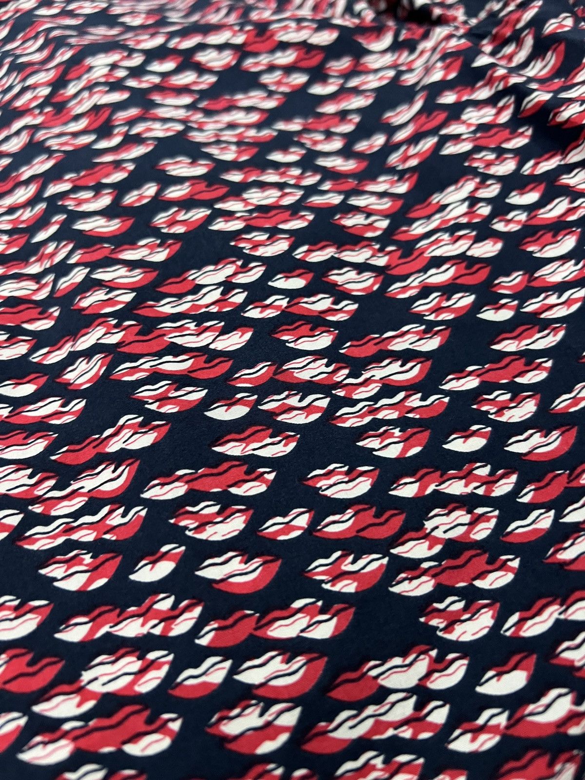 Prada Prada 2015 All-Over Lip Print Shirt Size US XS / EU 42 / 0 - 5 Thumbnail