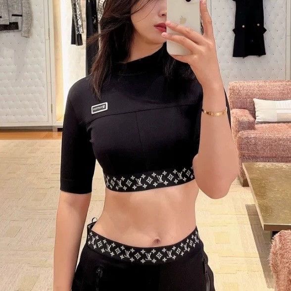Louis Vuitton Black hem full of logo short sleeves
