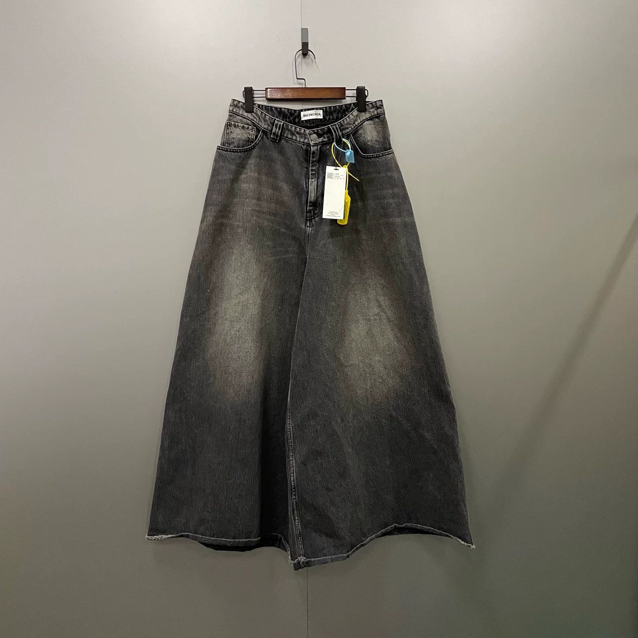 Balenciaga Balenciaga Wide-Leg Washed Jeans Size 29" - 1 Thumbnail