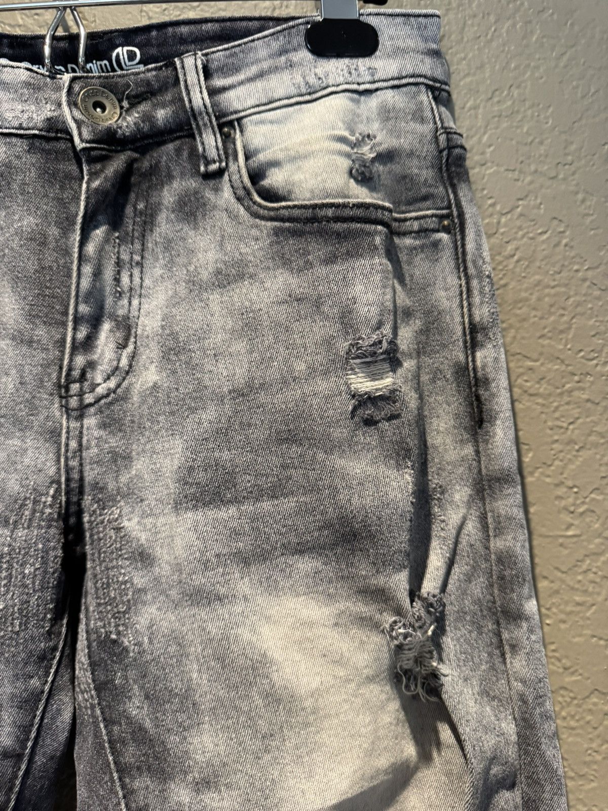 Crysp Denim Grey Distressed Zipper Skinny Crysp Denim Skinny Jeans Size US 30 / EU 46 - 4 Thumbnail
