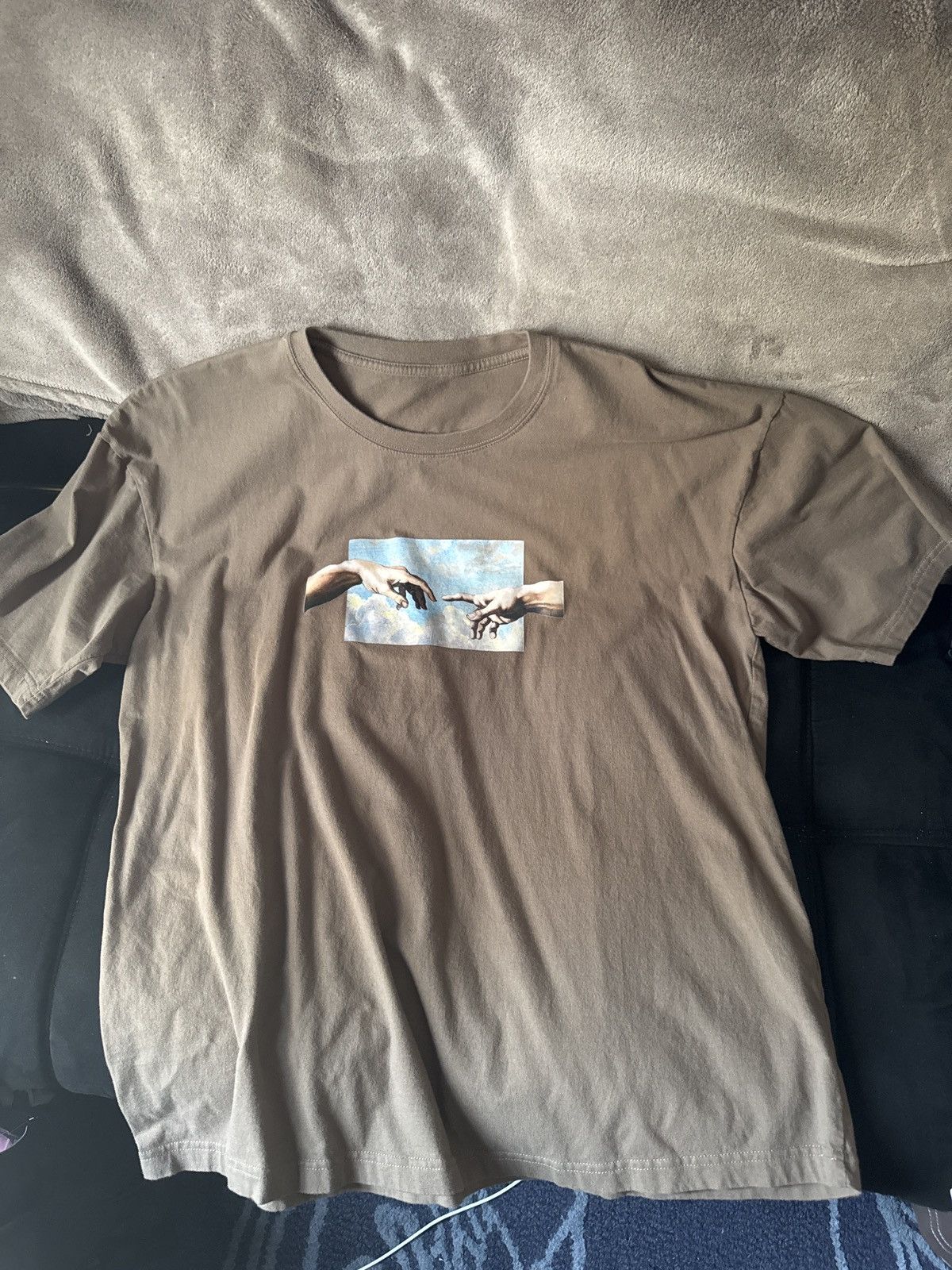 Vintage “The Creation Of Adam” Hands Touching T-Shirt Size US L / EU 52-54 / 3 - 1 Preview