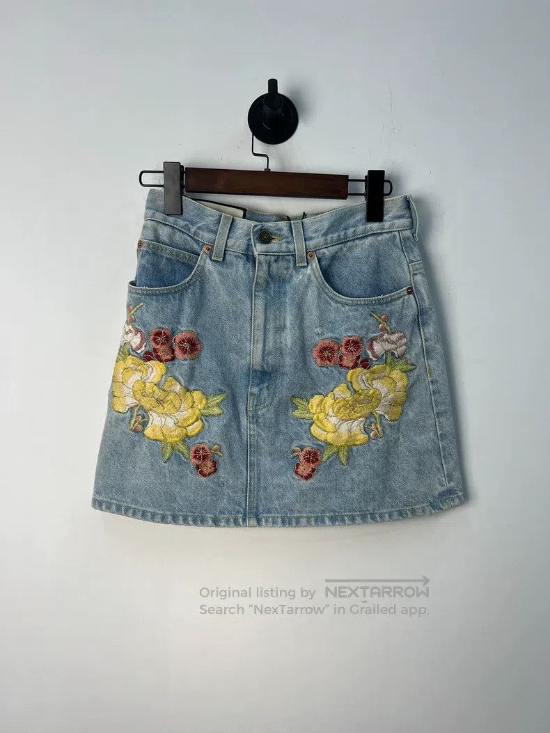 Gucci Gucci Embroidered denim skirt Size 25" / US 0 / IT 36 - 1 Thumbnail
