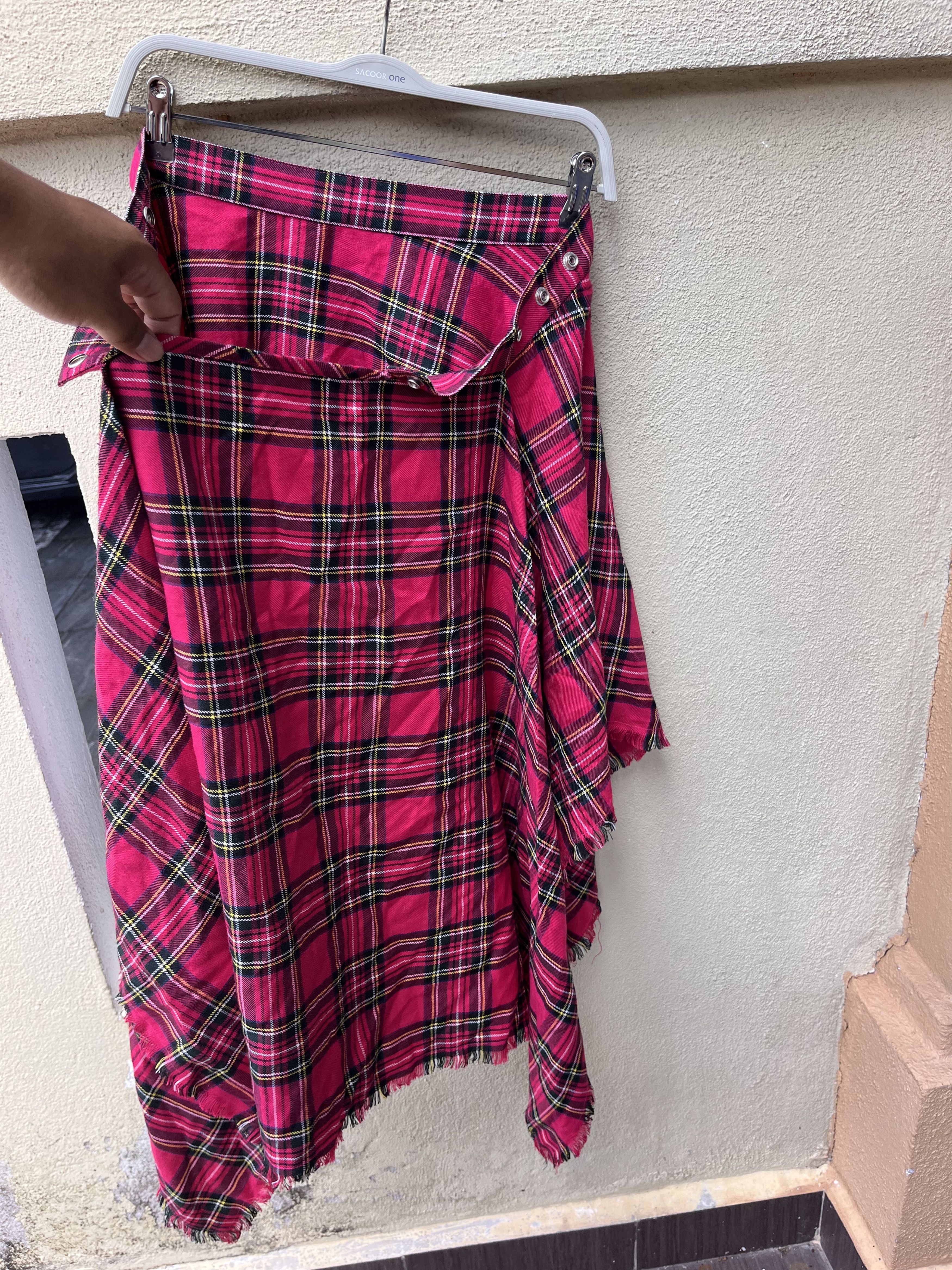 Seditionaries Sexy dynamite pink tartan assymetrical skirt Size 26" / US 2 / IT 38 - 7 Thumbnail