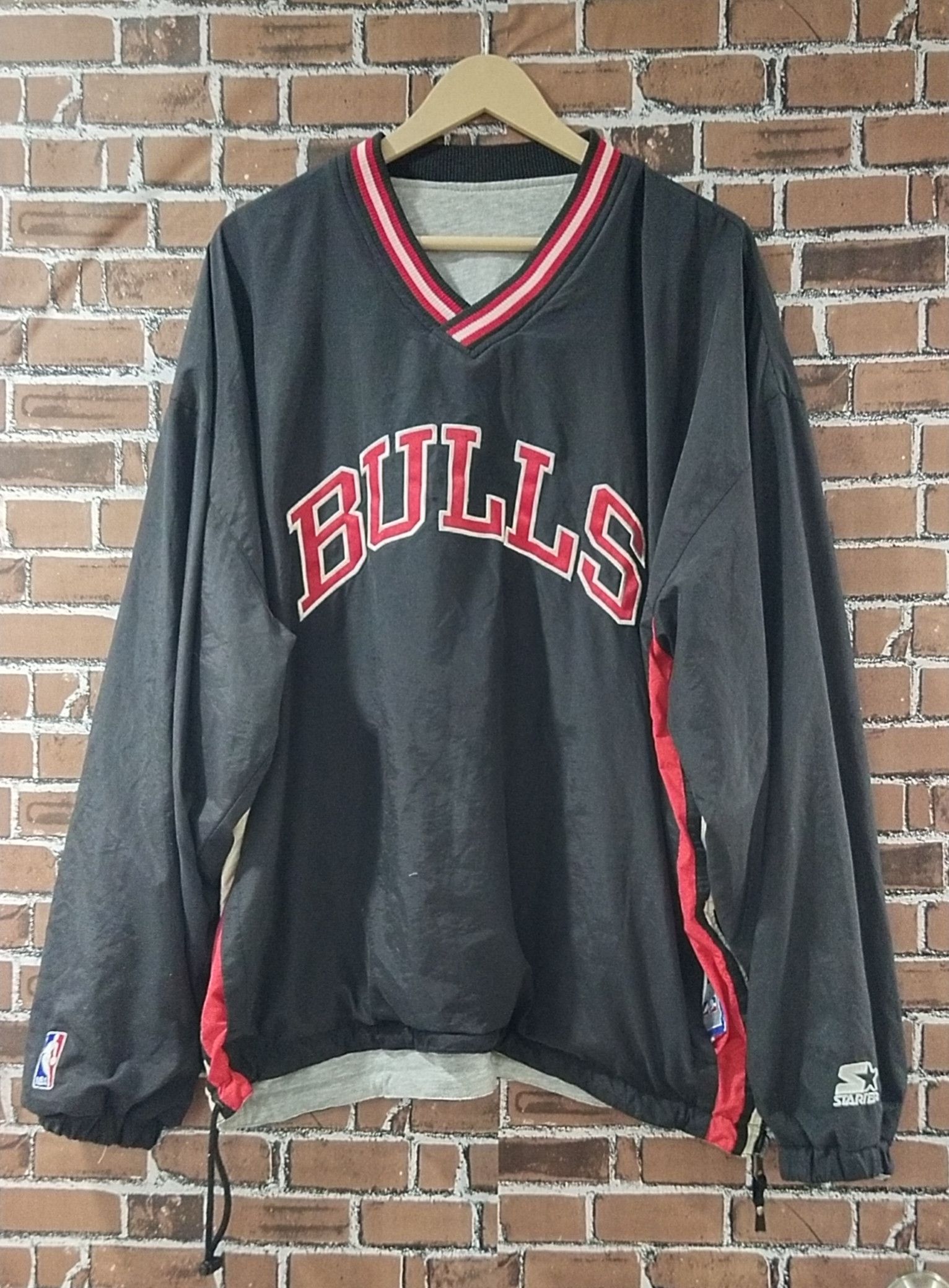 Image of NBA x Starter 2 In 1Sweater Chicago Bulls X Starter, Men's (Size XL)