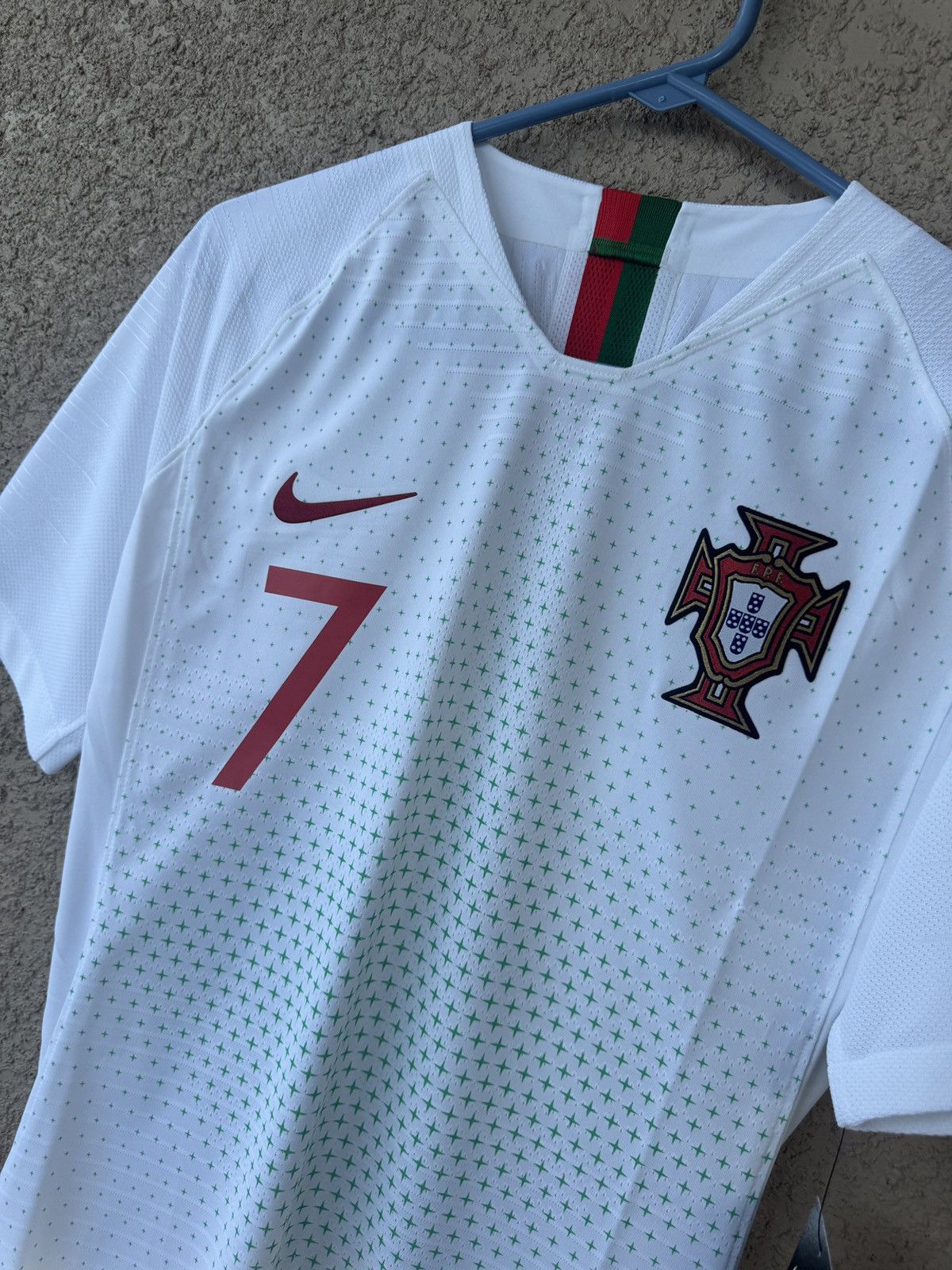 Nike 2018 Portugal Away Player Issue Ronaldo Size M CR7 Size US M / EU 48-50 / 2 - 3 Thumbnail