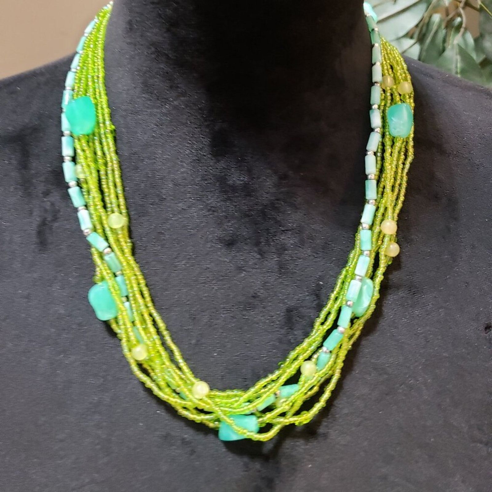 The Unbranded Brand Womens Fashion Green and Blue Seed Beaded Necklace Jewelry Size ONE SIZE - 1 Thumbnail
