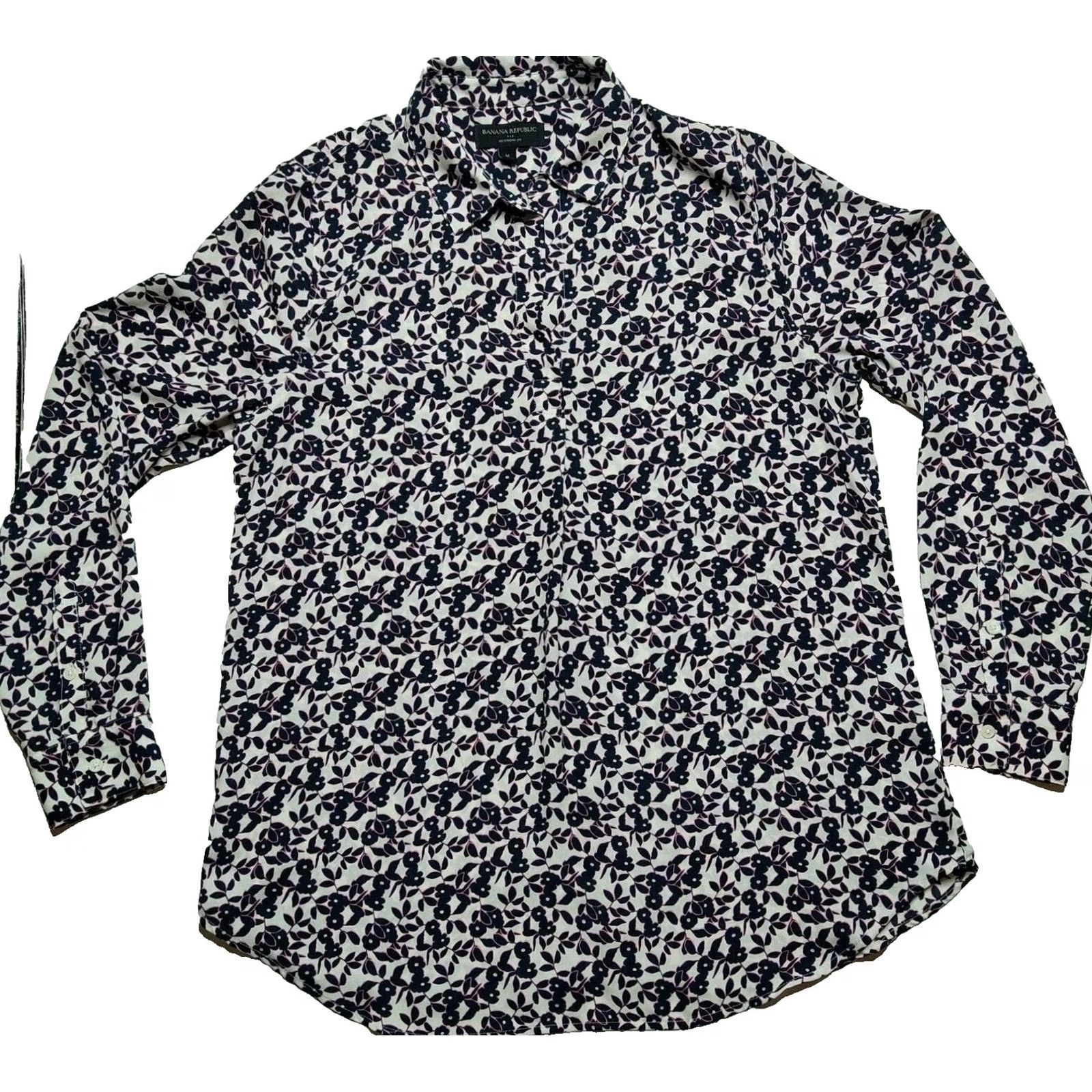 Banana Republic Banana Republic Women Medium Blue Floral V-Neck Back Button Pullover Top Size M / US 6-8 / IT 42-44 - 2 Thumbnail
