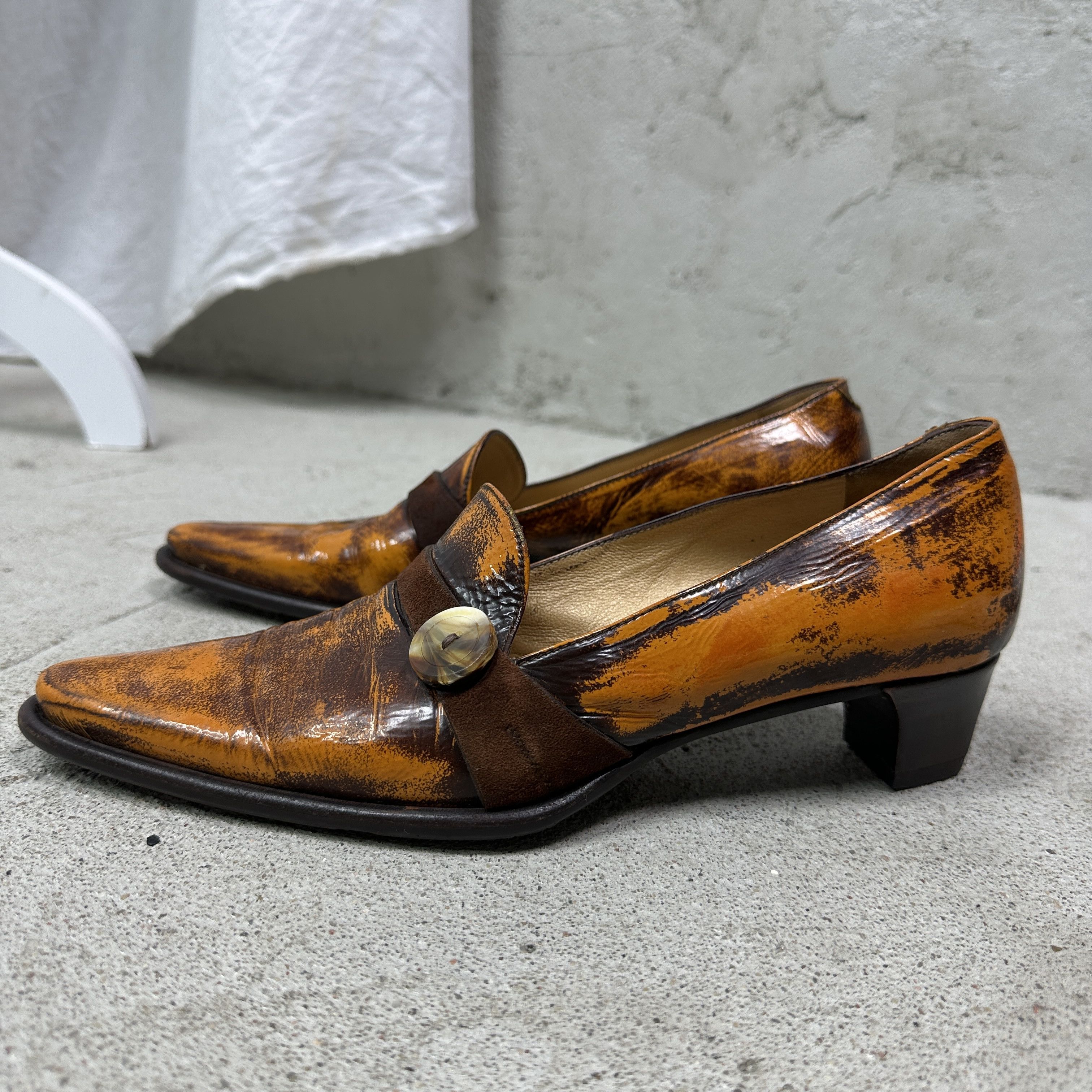 Vintage Vintage Avant Garde Leather Old Money Kitten Heels Y2K Size US 6 / IT 36 - 6 Thumbnail