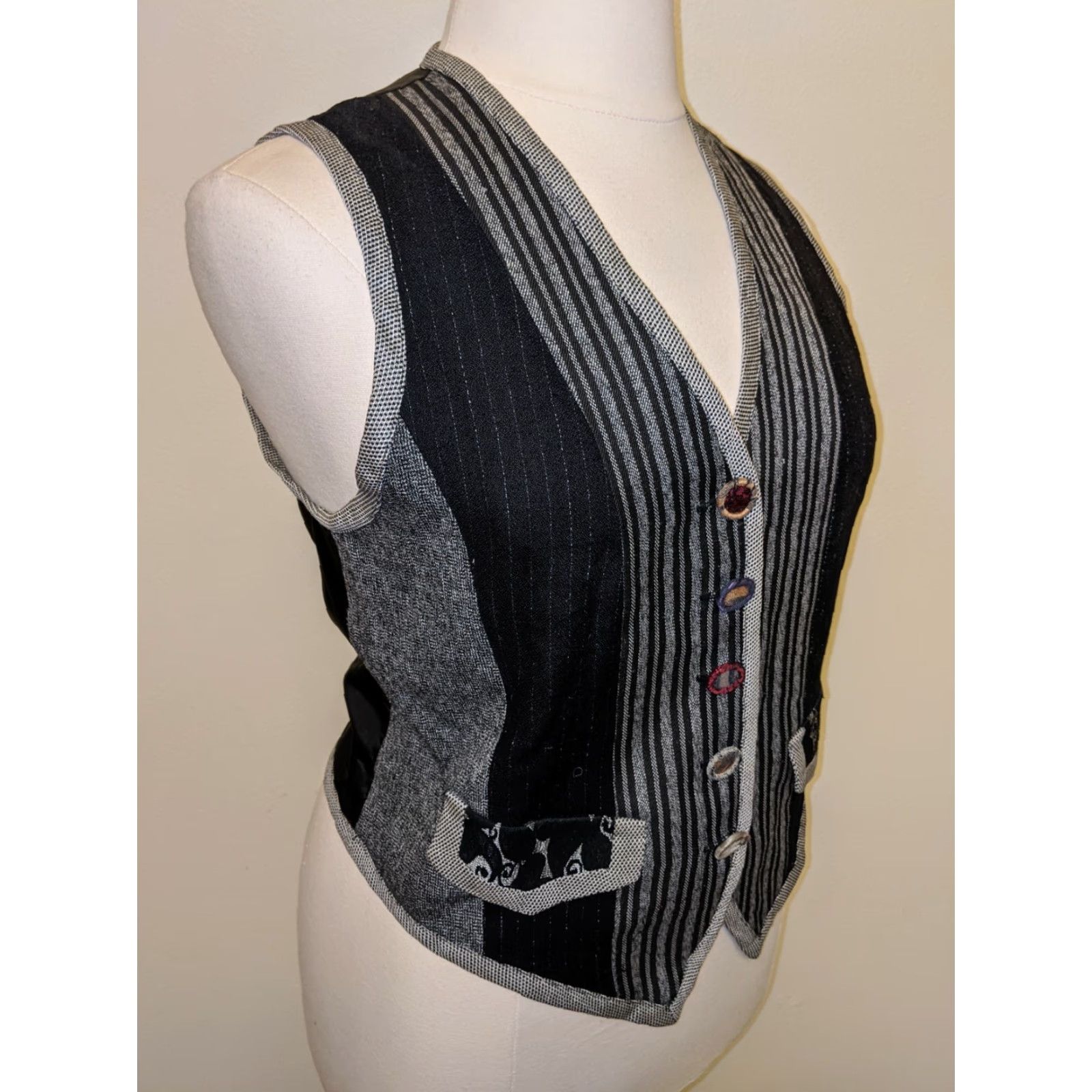 Vintage VINTAGE 90s Brannan Studio Art Deco Black & White Vest Medium Quilted Buttoned Women Casual Mens Womens Girls Size M / US 6-8 / IT 42-44 - 2 Thumbnail