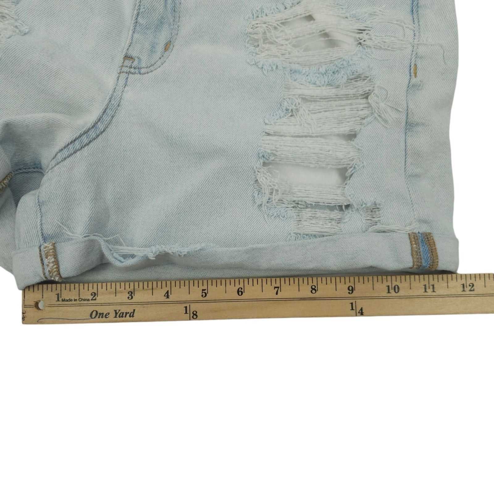 American Eagle Outfitters American Eagle Mom Shorts Size 10 Light Wash Distressed Size 32" / US 10 / IT 46 - 6 Thumbnail