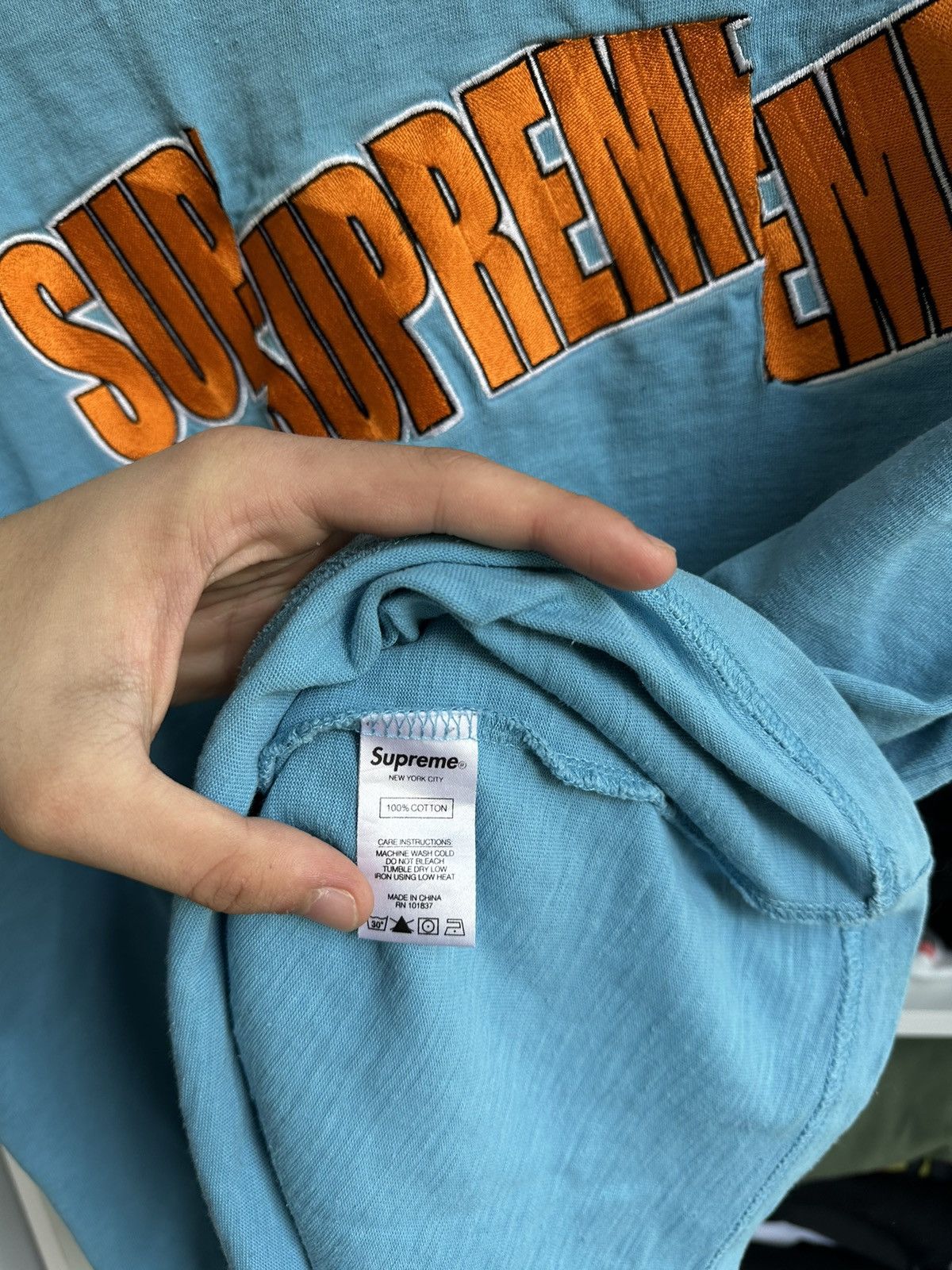 Supreme 🔥SUPREME EMBROIDERED CUT LOGO T-SHIRT🔥 Size US XL / EU 56 / 4 - 10 Thumbnail