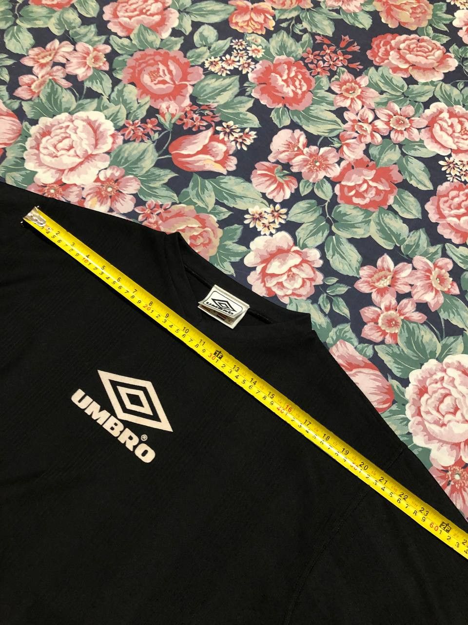 Umbro Vintage Umbo logo center T-shirt crazy Y2K size M streetwear Size US M / EU 48-50 / 2 - 9 Thumbnail