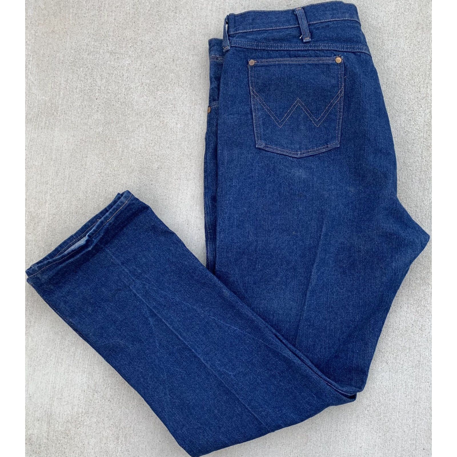 Wrangler VINTAGE Wrangler 13MWZ Jeans Shirt? No. Jeans. Wrangler 13MWZ Kid? No. This is Men. Wrangler Jeans 13MWZ Regular Inseam 34 34 1/4"? Size US 44 / EU 60 - 3 Thumbnail
