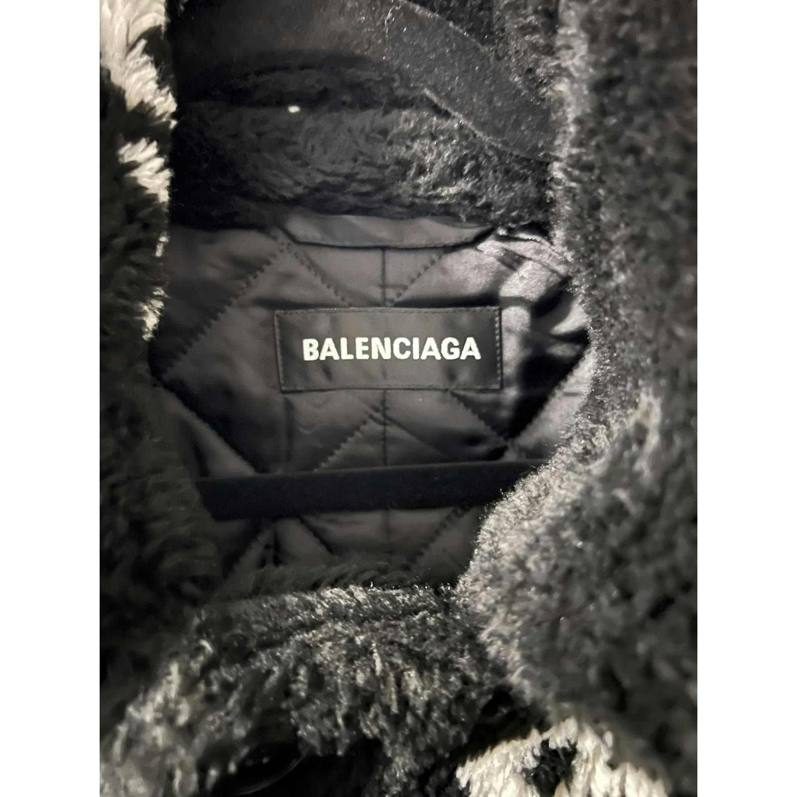 Balenciaga Balenciaga Logo-Print Fur Coat Size US M / EU 48-50 / 2 - 7 Thumbnail