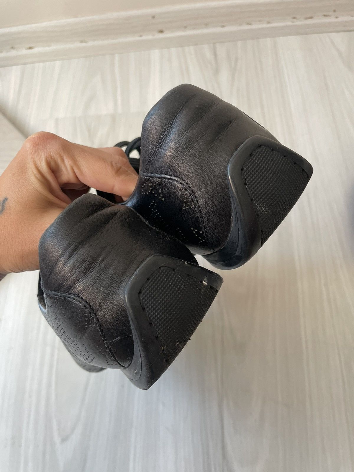 Louis Vuitton Louis Vuitton low top sneakers Size US 8.5 / IT 38.5 - 13 Thumbnail
