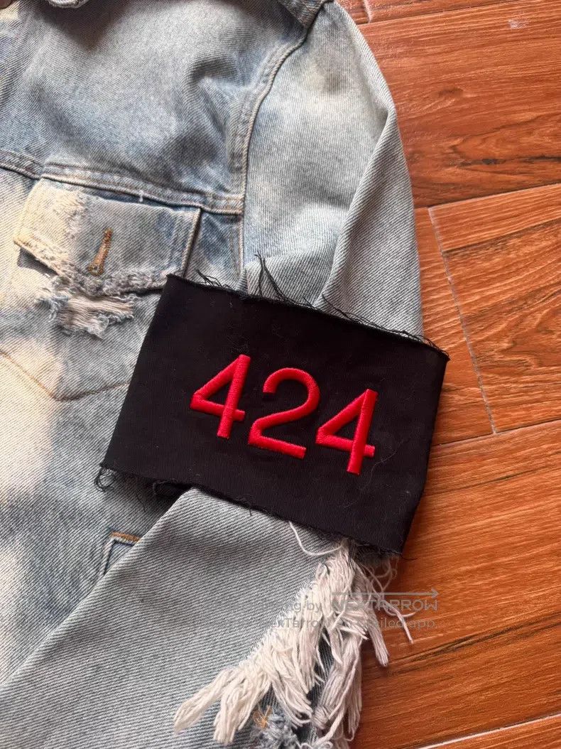424 424 Washed to pieces, black armband Size US S / EU 44-46 / 1 - 4 Thumbnail