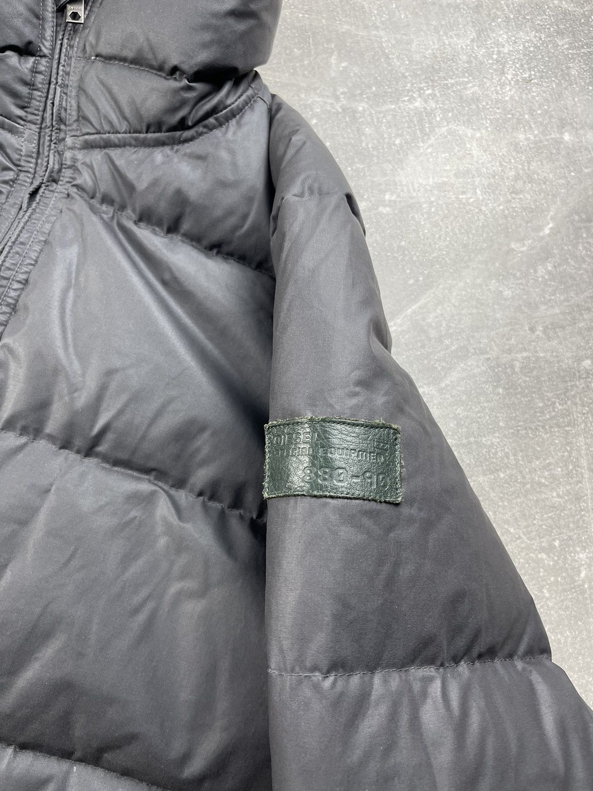 Diesel Archives Rare Diesel Y2K Gray Real Down Puffer Jacket Size US L / EU 52-54 / 3 - 11 Thumbnail