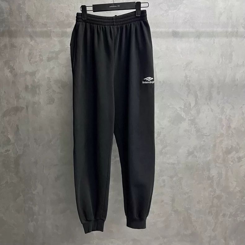 Balenciaga Balenciaga size s Black embroidered logo sweatpants 2505-N Size US 28 / EU 44 - 1 Thumbnail