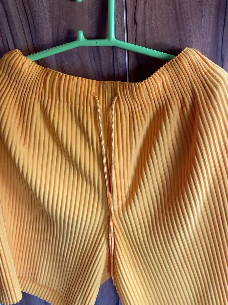 Issey Miyake Issey Miyake Orange pleated shorts Size 25" / US 0 / IT 36 - 1 Thumbnail