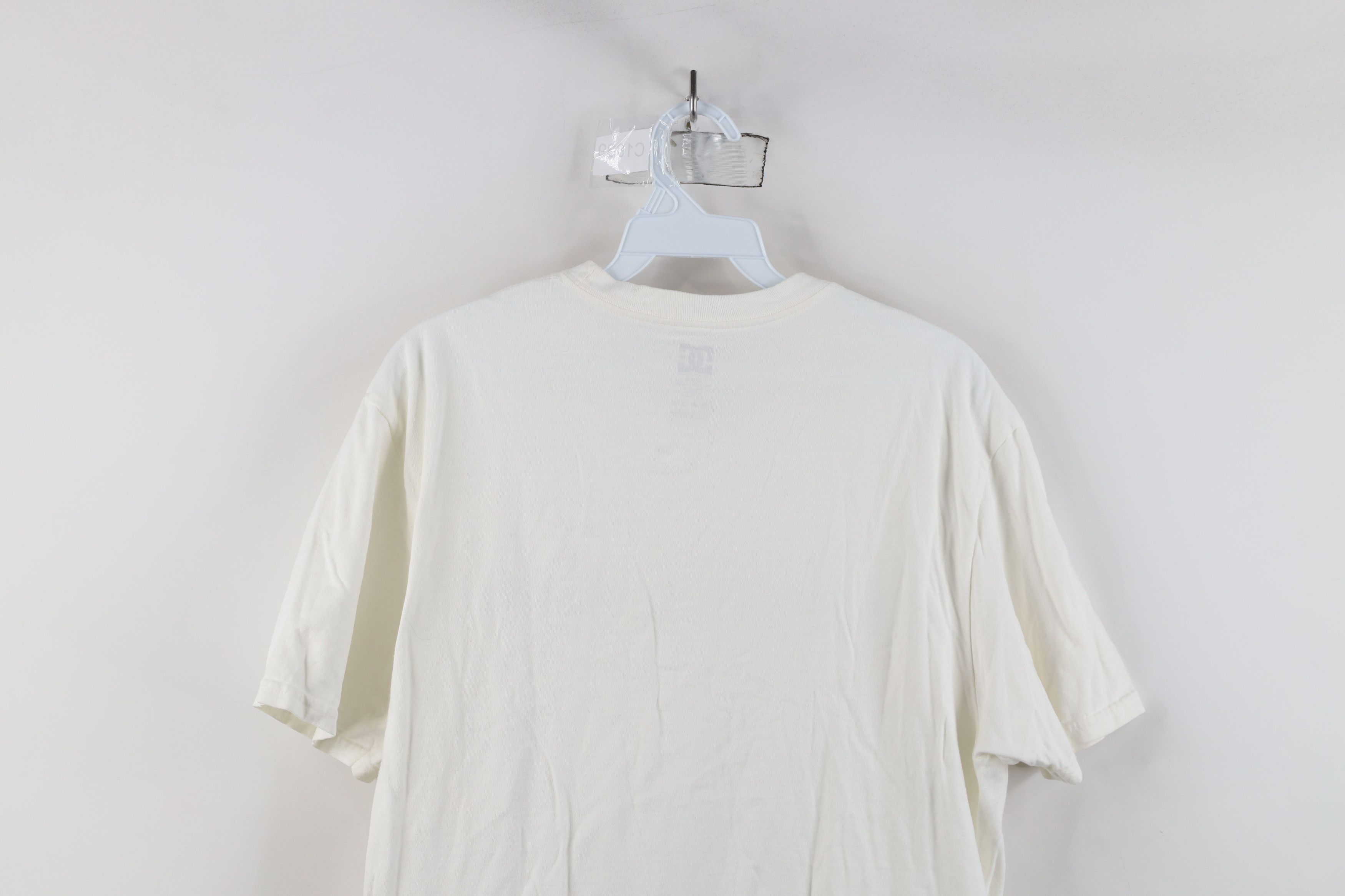 Vintage Vintage DC Shoes Skateboarding Short Sleeve T-Shirt White Size US M / EU 48-50 / 2 - 11 Thumbnail