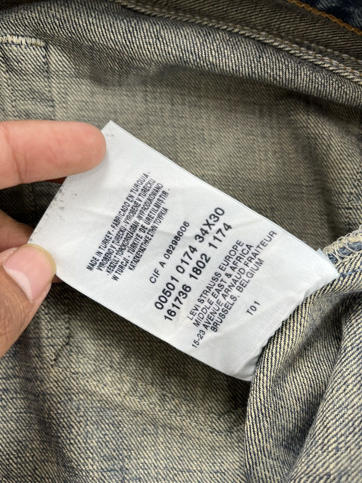 Levi's Vintage Clothing 🇹🇷1990s Vintage Levis 501 34x30 Distressed Faded Blue Jeans Size US 34 / EU 50 - 11 Thumbnail