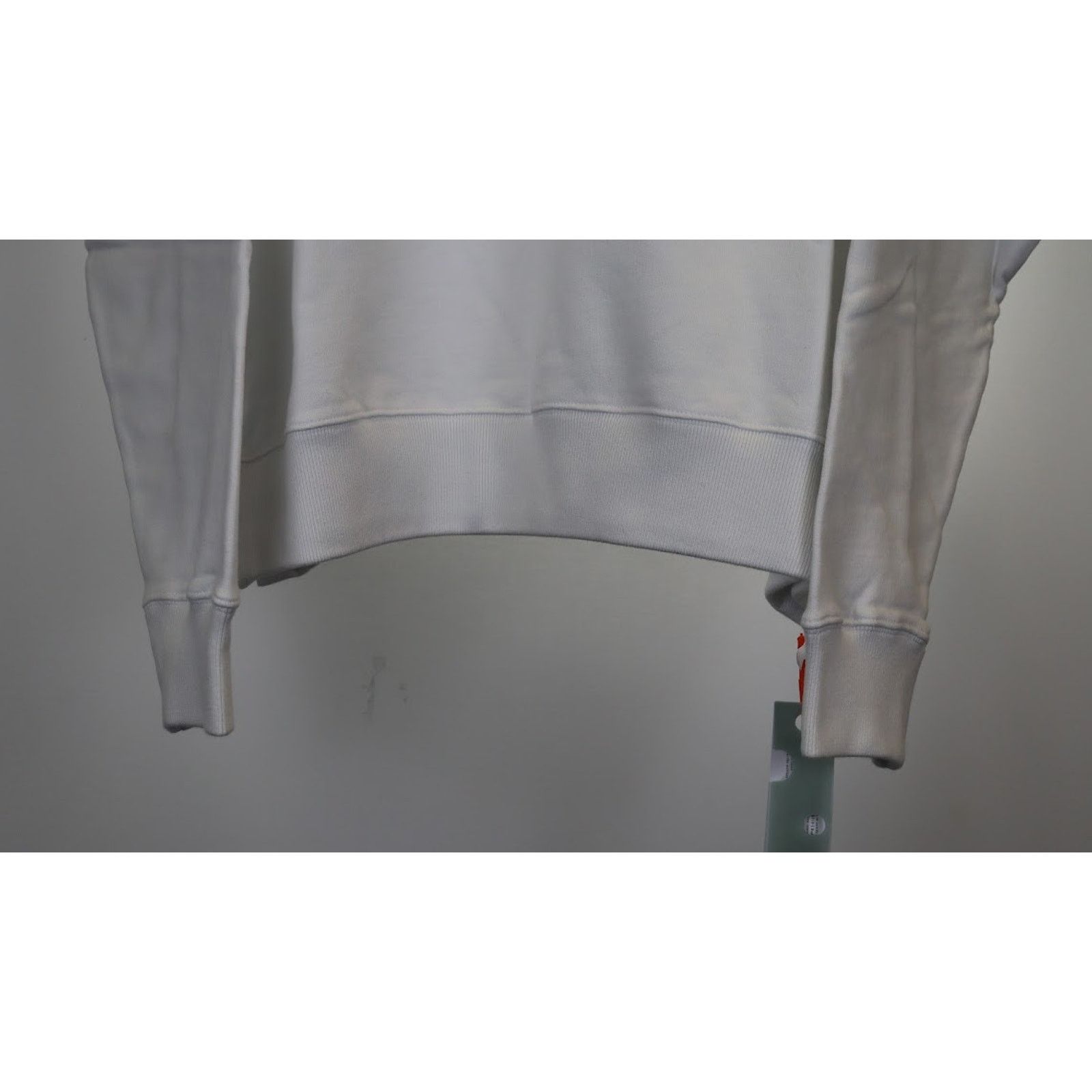 Off-White o1rshd1 Spray Helv Skate Crewneck in White/Black Size US XL / EU 56 / 4 - 6 Thumbnail