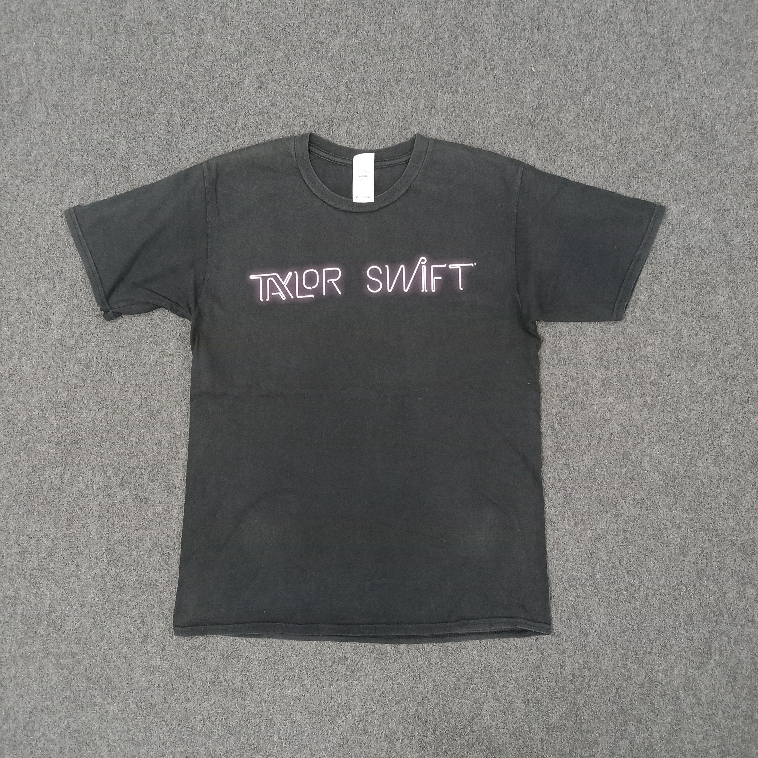Band Tees × Vintage Taylor Swift American Singer 1989 Tour Tshirt C219N34 Size US S / EU 44-46 / 1 - 1 Thumbnail