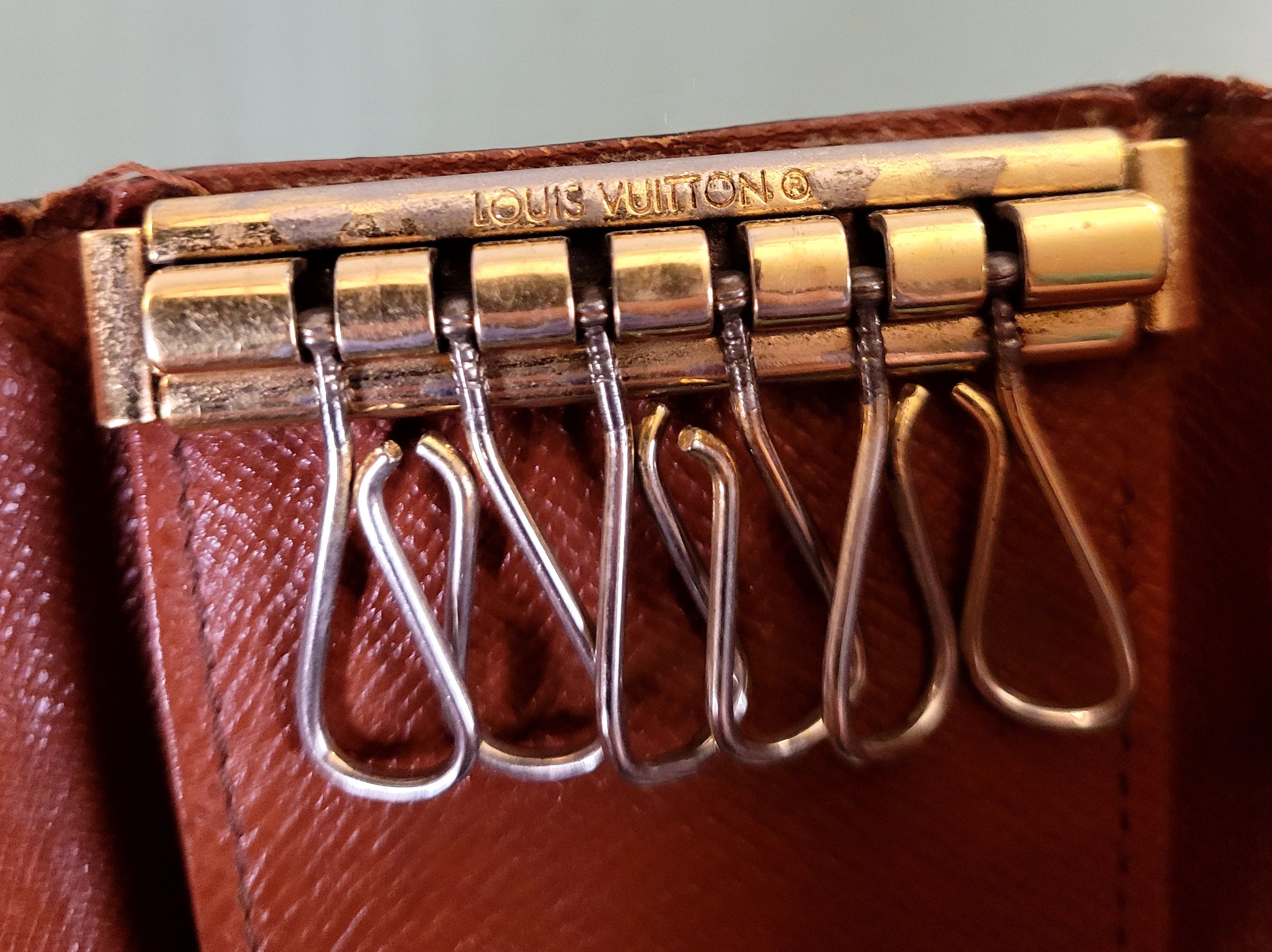 Louis Vuitton Louis Vuitton LV Monogram 6 Key Key Case Key Holder Size ONE SIZE - 10 Thumbnail