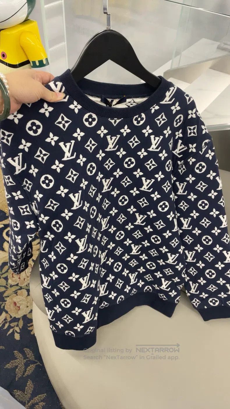 Louis Vuitton Louis Vuitton Navy Blue Full Print Embossed Sweatshirt Size US XS / EU 42 / 0 - 1 Thumbnail