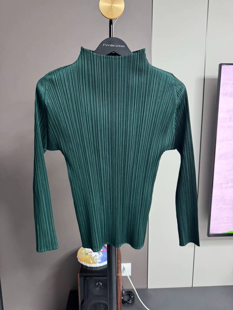Issey Miyake size:3 Dark green pleated and colorful long-s
