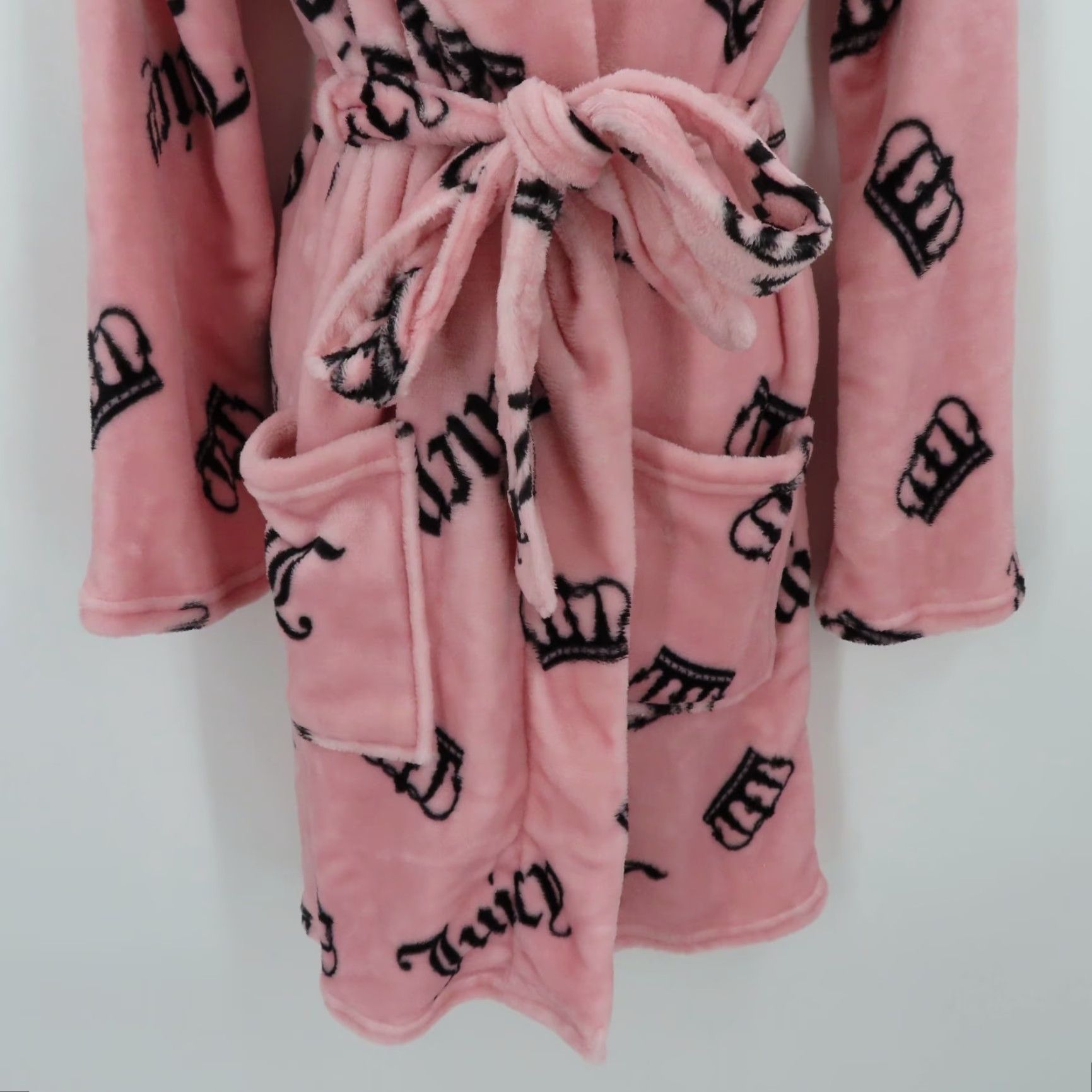 Juicy Couture Juicy Couture Women's L/XL Pink Logo Crown Plush Robe NEW User: Juicy Couture Women's L/XL Pink Logo Crown Plush Robe NEW Size ONE SIZE - 3 Thumbnail