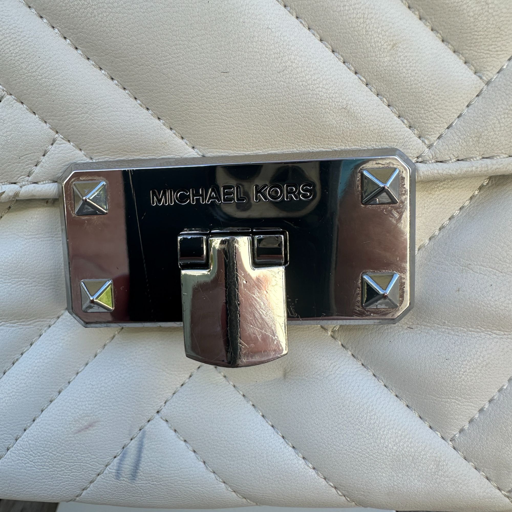 Michael Kors Michael Kors White Quilted Leather Peyton Shoulder Bag Size ONE SIZE - 4 Thumbnail