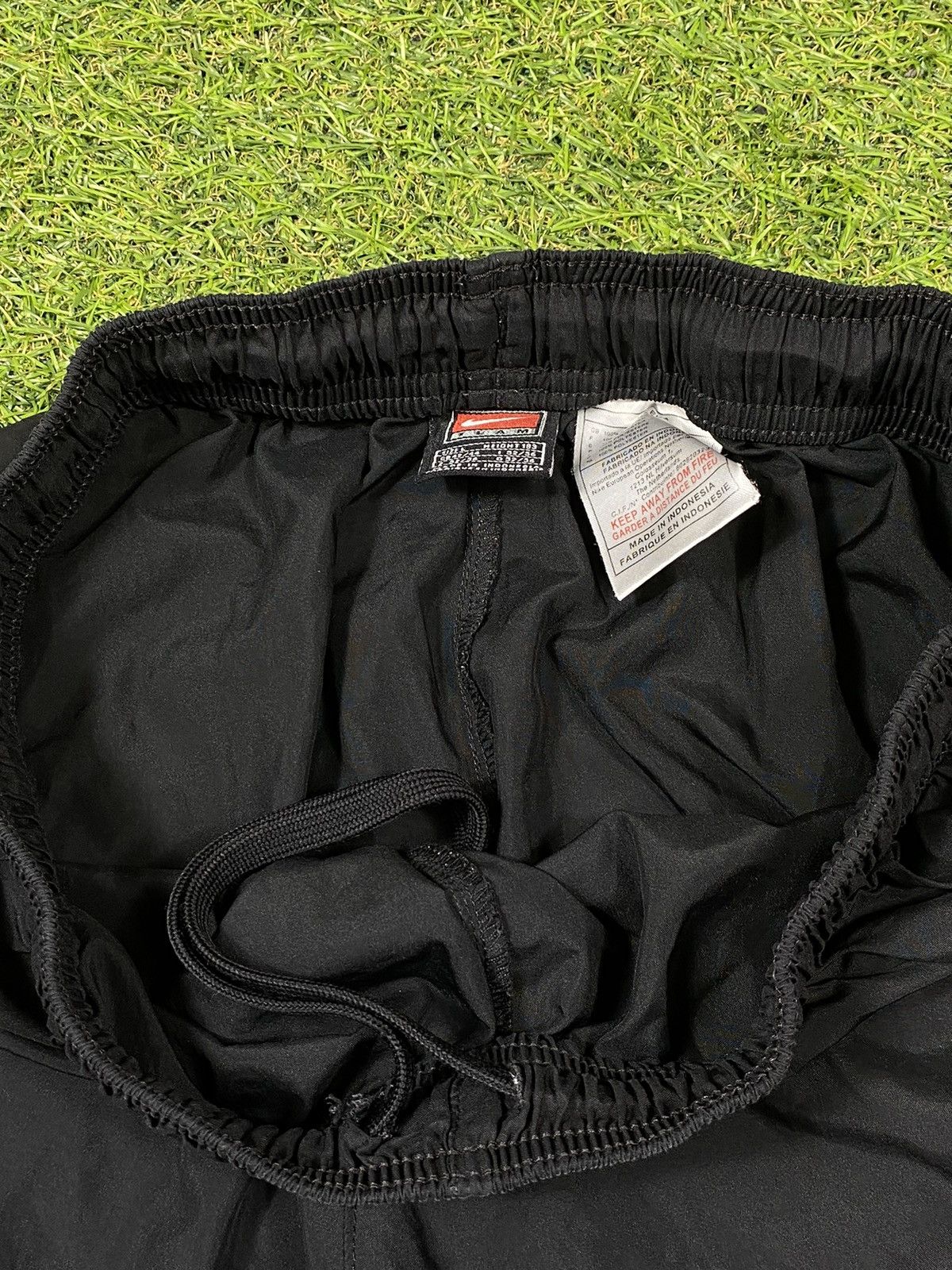Nike Vintage Nike shorts streetwear swoosh casual y2k size L Size US 34 / EU 50 - 4 Thumbnail