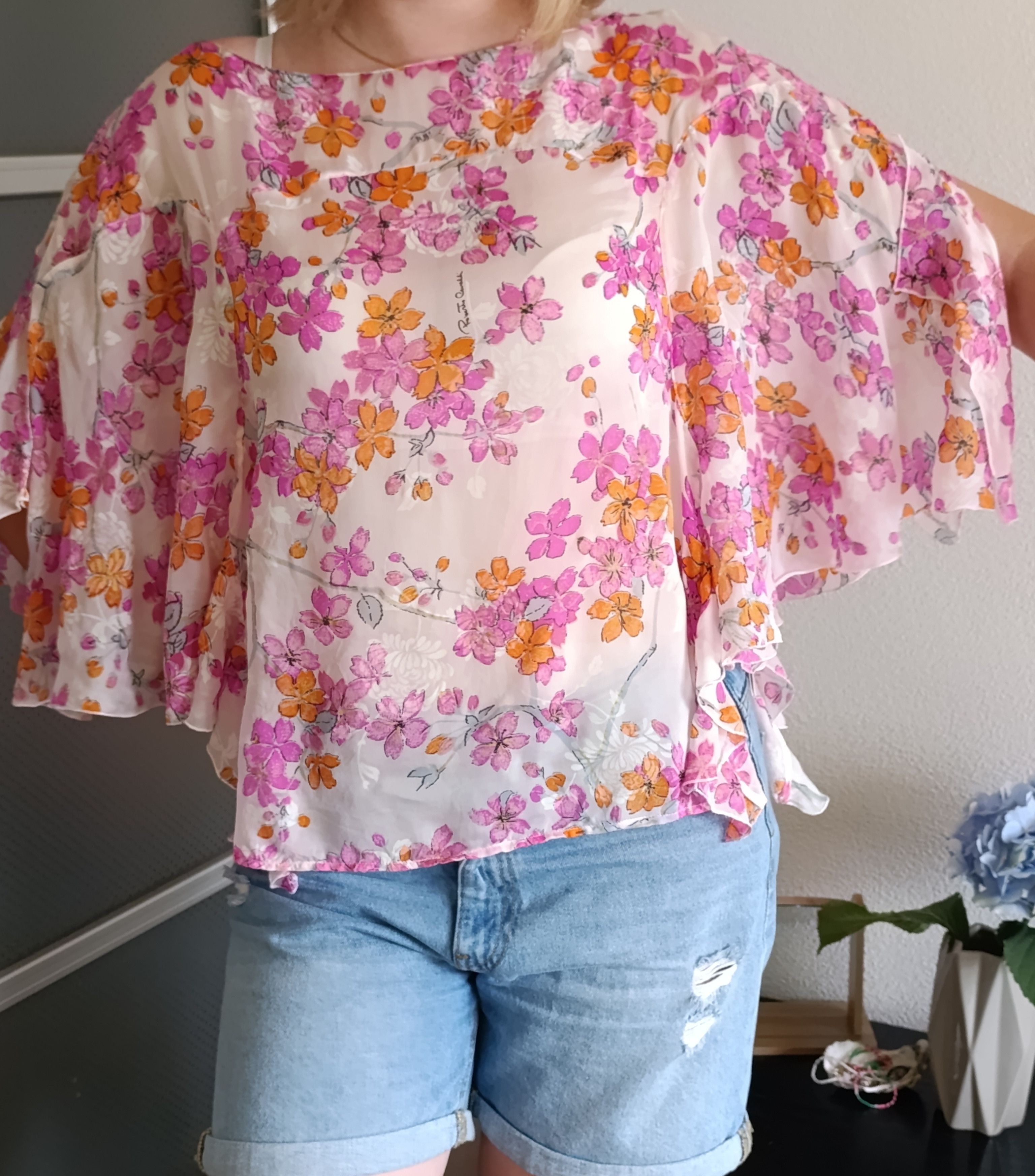 Roberto Cavalli ROBERTO CAVALLI VINTAGE SILK BLOUSE WITH FLOWERS PRINT Size S / US 4 / IT 40 - 16 Thumbnail