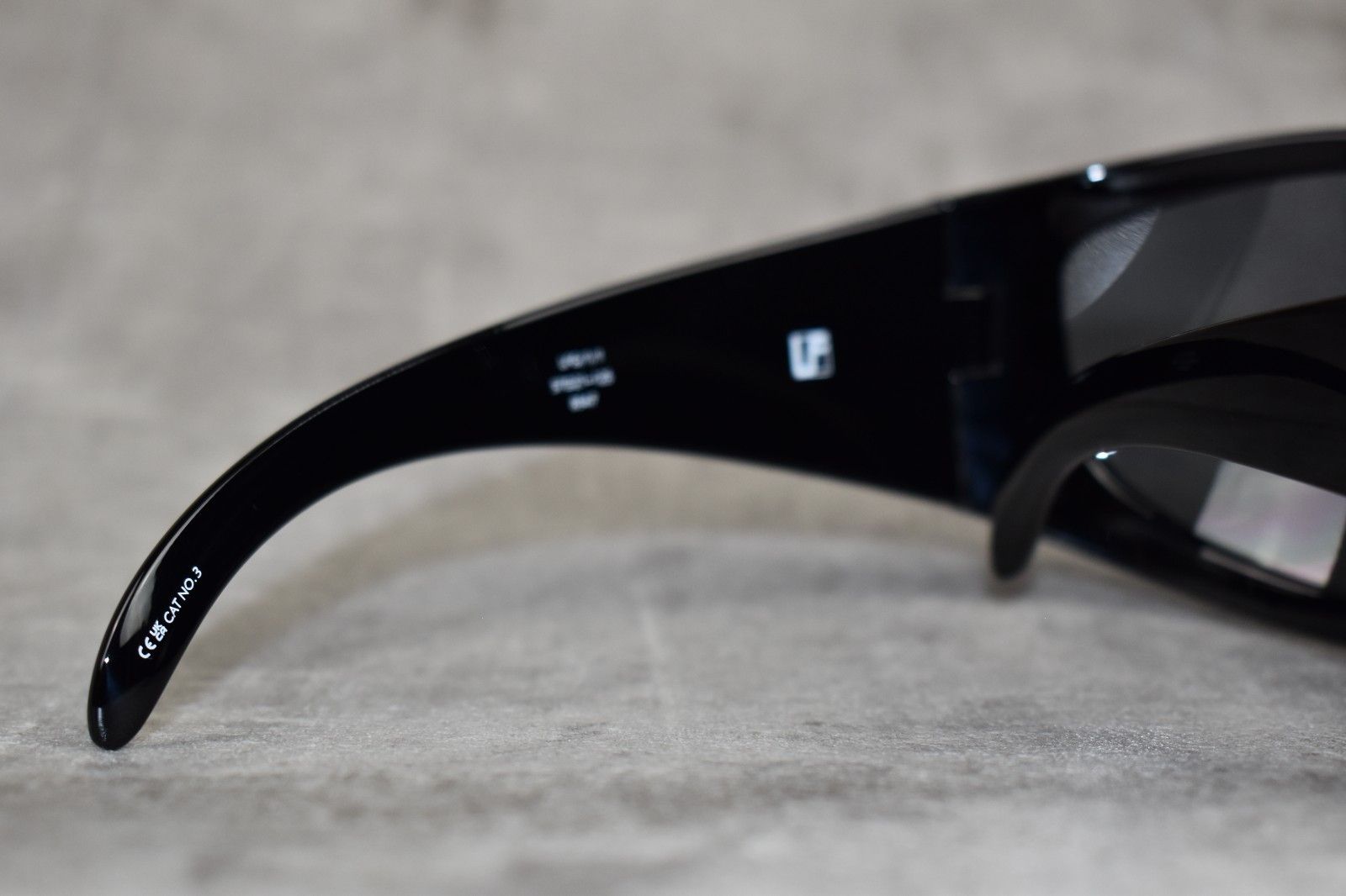 Bernhard Willhelm × Linda Farrow LINDA FARROW x BERNHARD WILLHELM Steve Lacy Mask Sunglasses Size ONE SIZE - 6 Thumbnail