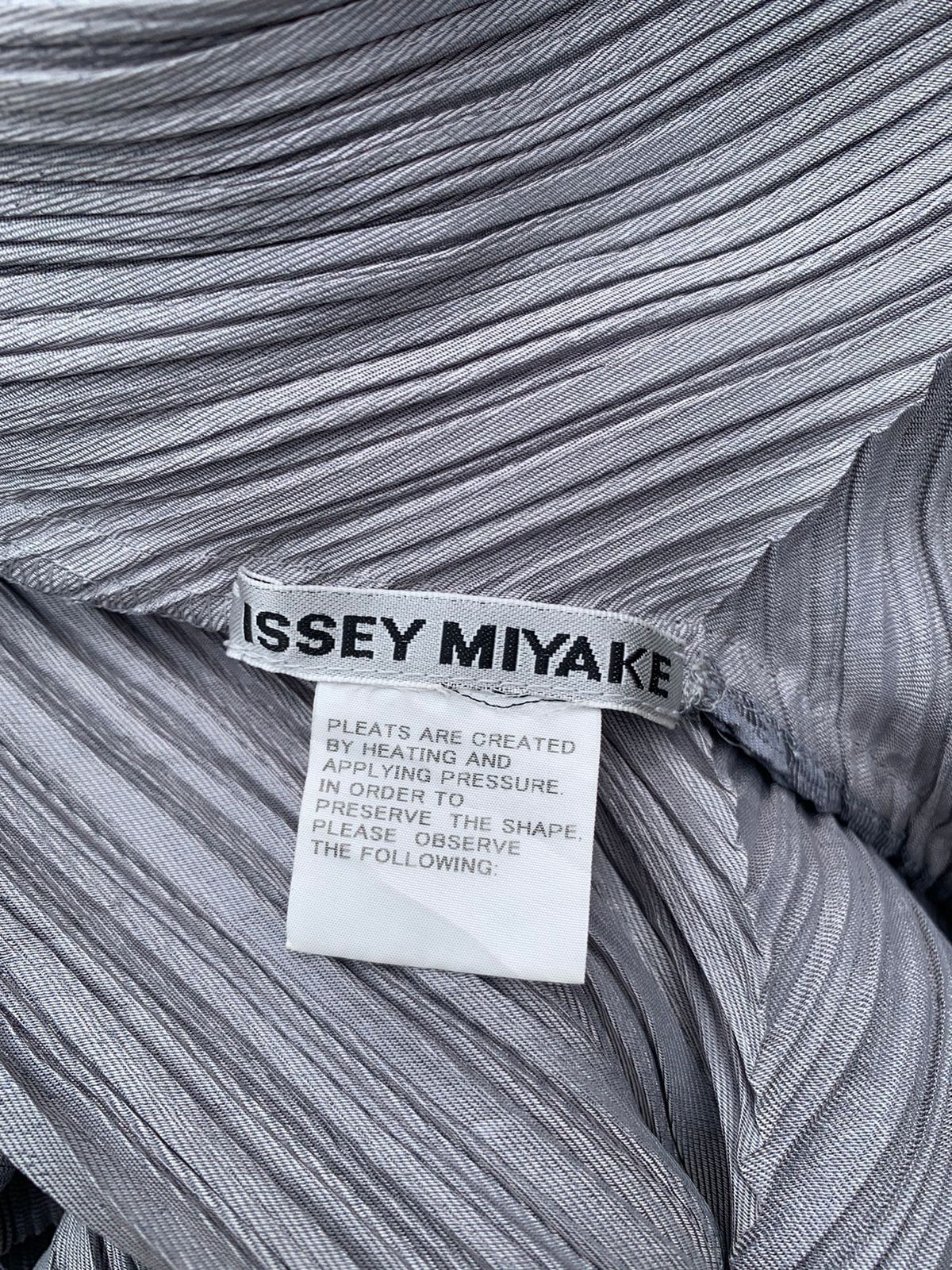 Issey Miyake Vintage Issey Miyake bat wing pleated gradient uouter Size ONE SIZE - 6 Thumbnail