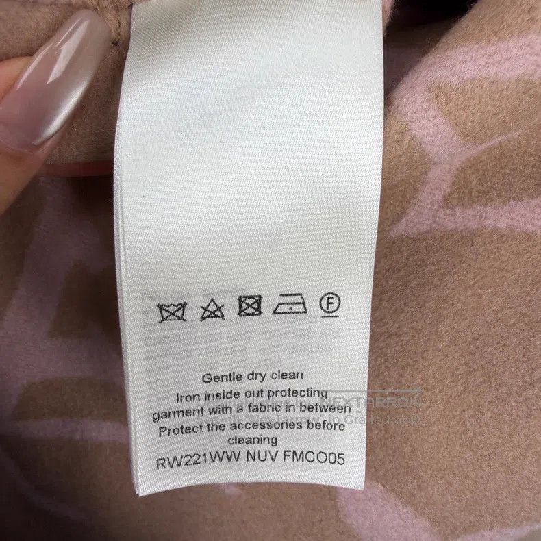 Louis Vuitton Louis Vuitton Bathrobe coat Size XXS / US 00 / IT 34 - 6 Thumbnail