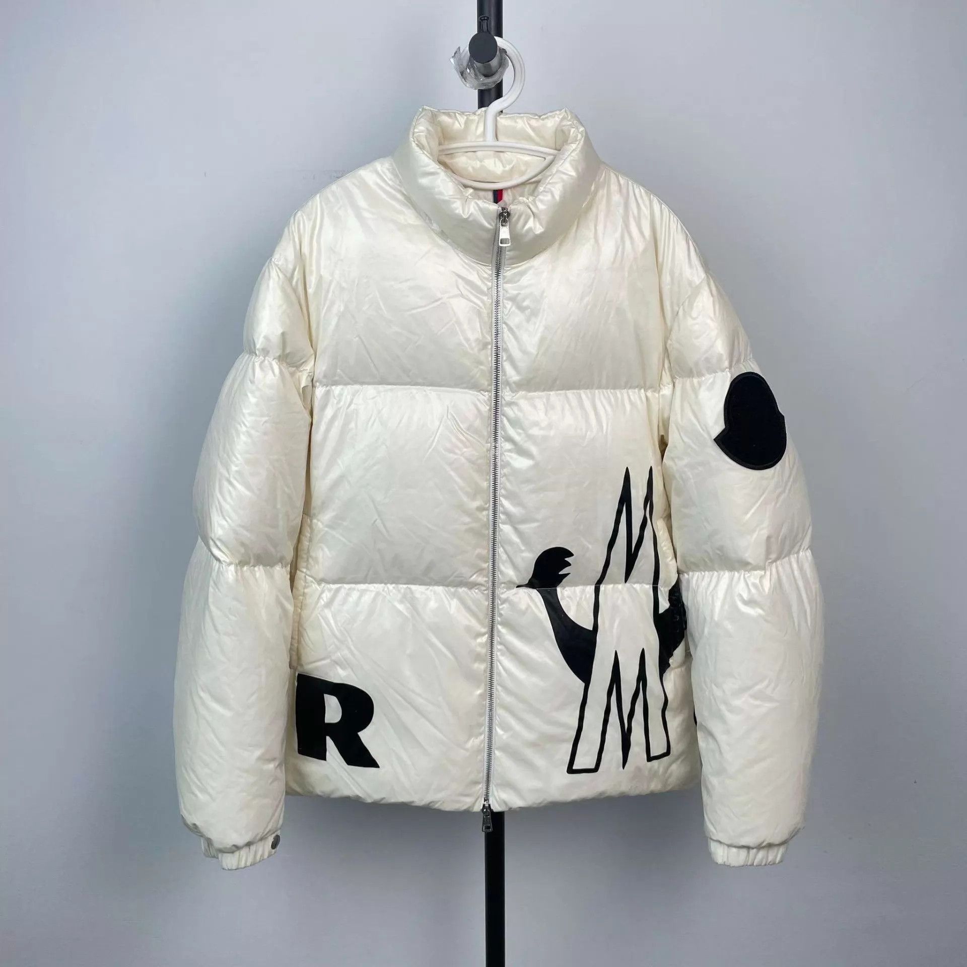 Moncler Moncler short down jacket white size 3 Size US L / EU 52-54 / 3 - 1 Thumbnail