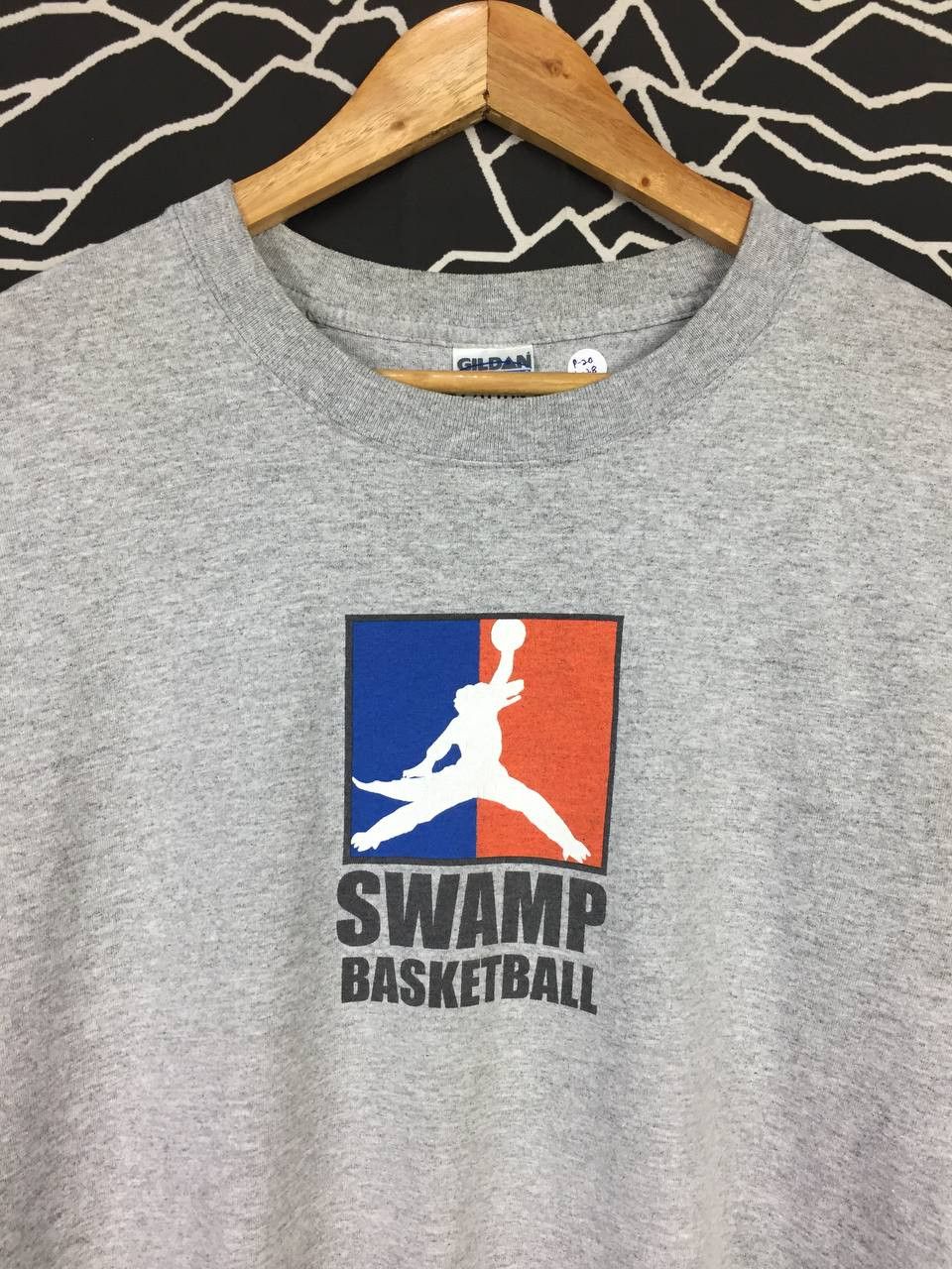 Gildan × Vintage Vtg Y2K The Swamp Restaurant Gainesville Basketball Team Tee Size US M / EU 48-50 / 2 - 3 Thumbnail