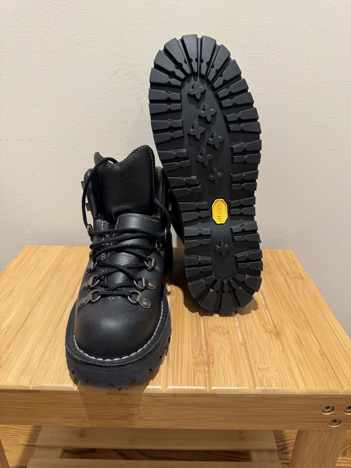 Danner Danner Mountain Light II Black Gore-Tex BNIB 6.5EE Size US 6.5 / EU 39-40 - 8 Thumbnail