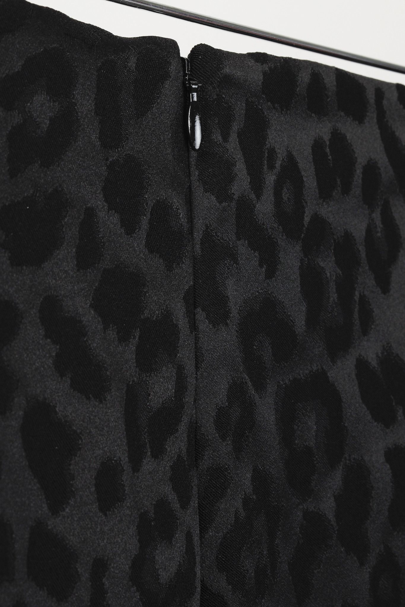 Veronica Beard Veronica Beard Honolulu Black Animal Print Cropped Pants Size 28" / US 6 / IT 42 - 8 Thumbnail