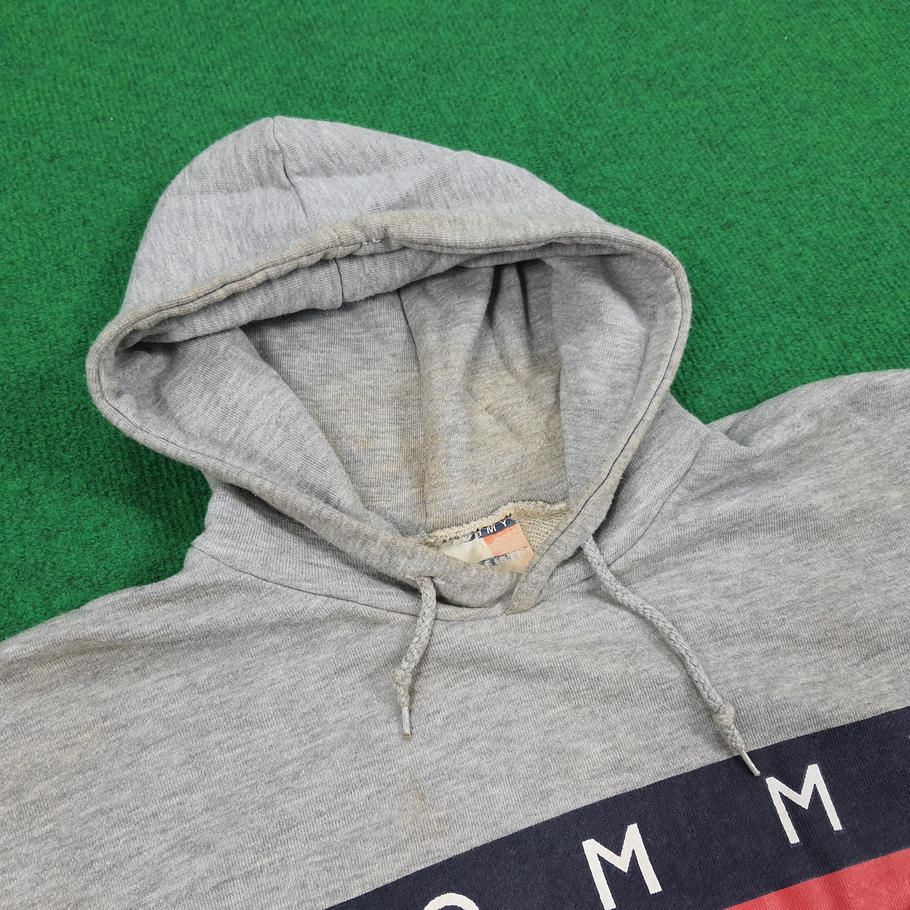 Tommy Hilfiger × Vintage Vintage Tommy Hilfiger Big Logo Hoodies Size US L / EU 52-54 / 3 - 4 Thumbnail