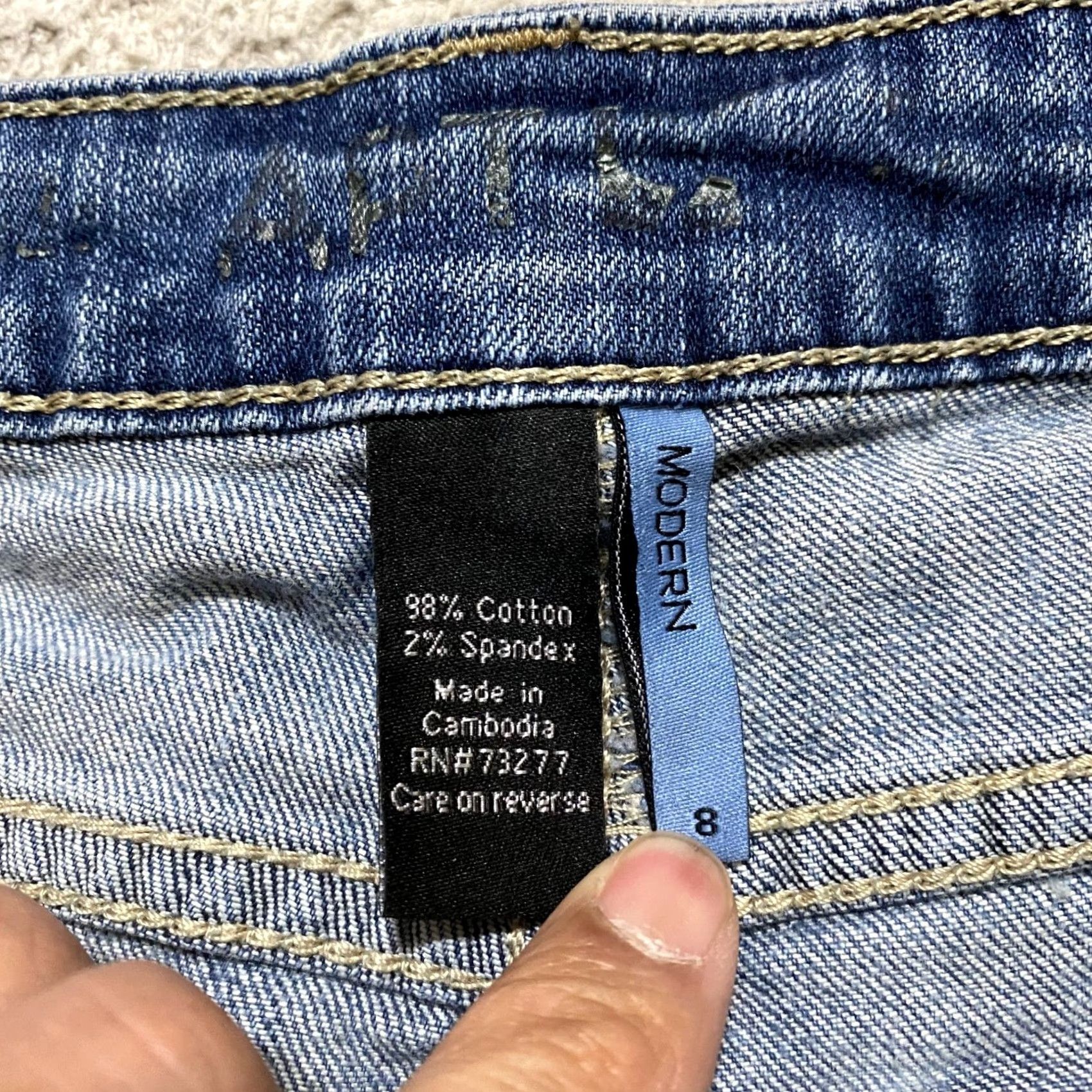 Apt. 9 Apt. 9 Womens 8 Bermuda Shorts Blue Denim Inseam 12" Mid Rise Distressed 5-Pocket Denim Bermuda Womens Size 8 Blue Modern Casual Shorts Womens Size 30" / US 8 / IT 44 - 3 Thumbnail