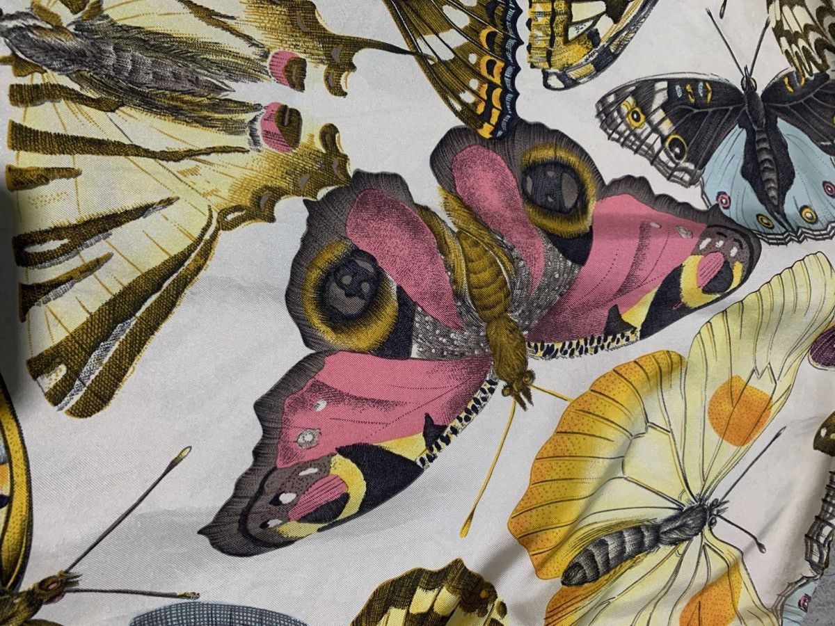Gucci Spring/Summer 1992 Gucci butterfly print silk shirt Size S / US 4 / IT 40 - 9 Thumbnail