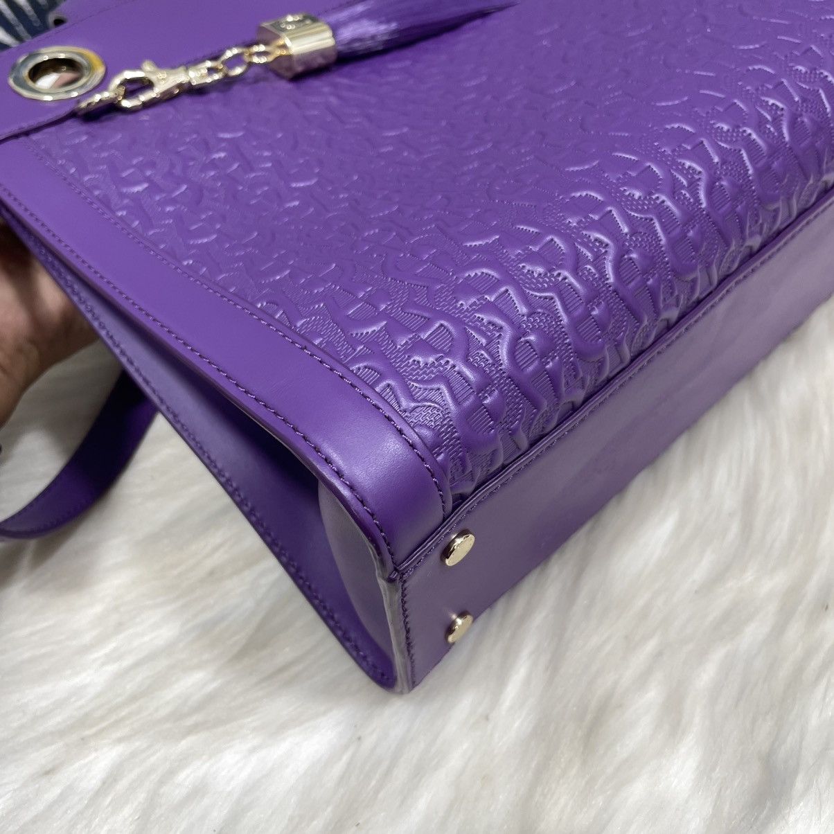 Aigner Authentic AIGNER Embossed Leather Handbag/ Shoulder Bag Size ONE SIZE - 6 Thumbnail