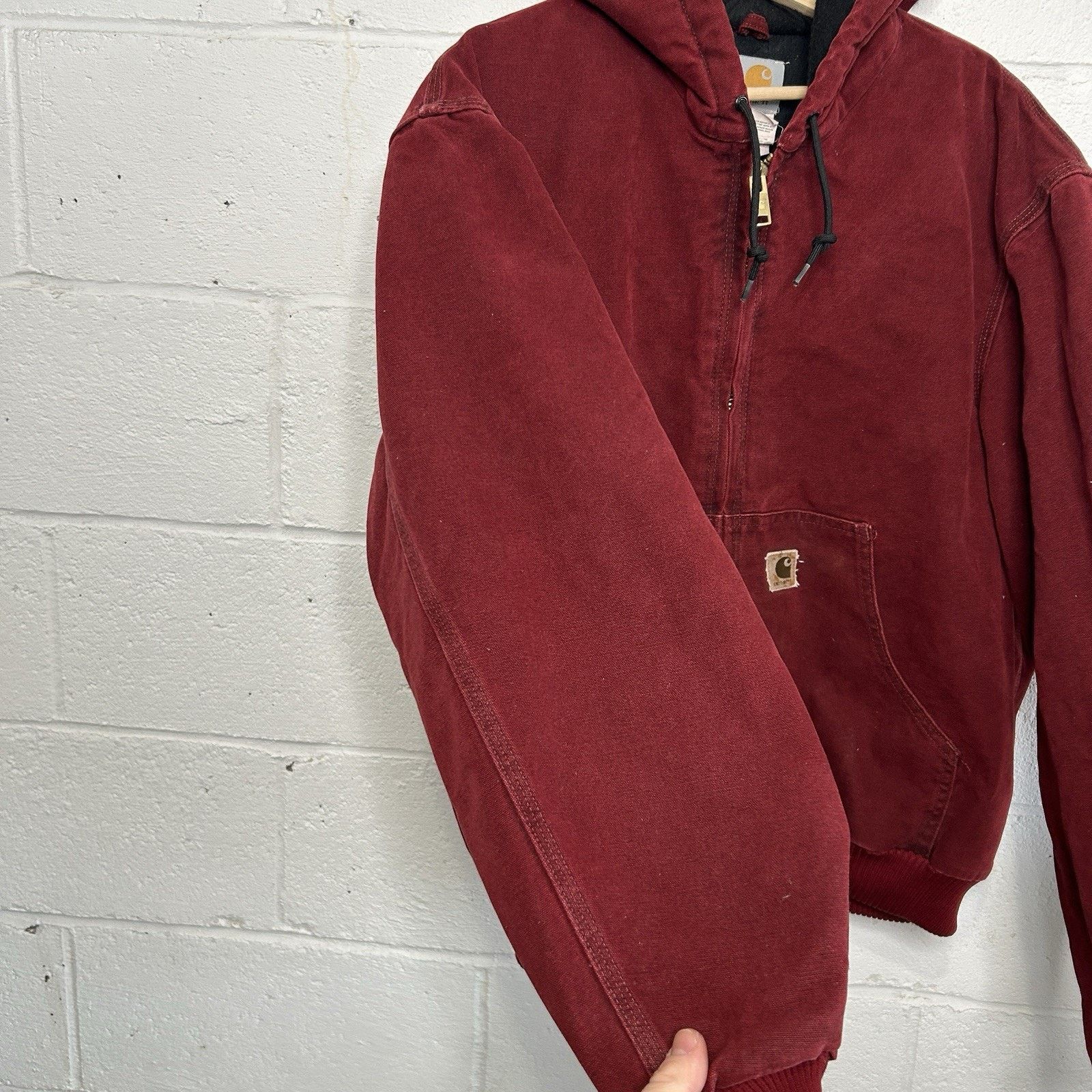 Carhartt Vintage Carhartt Hooded Active Jacket “Crimson Red” J130 CRI Size US L / EU 52-54 / 3 - 8 Thumbnail