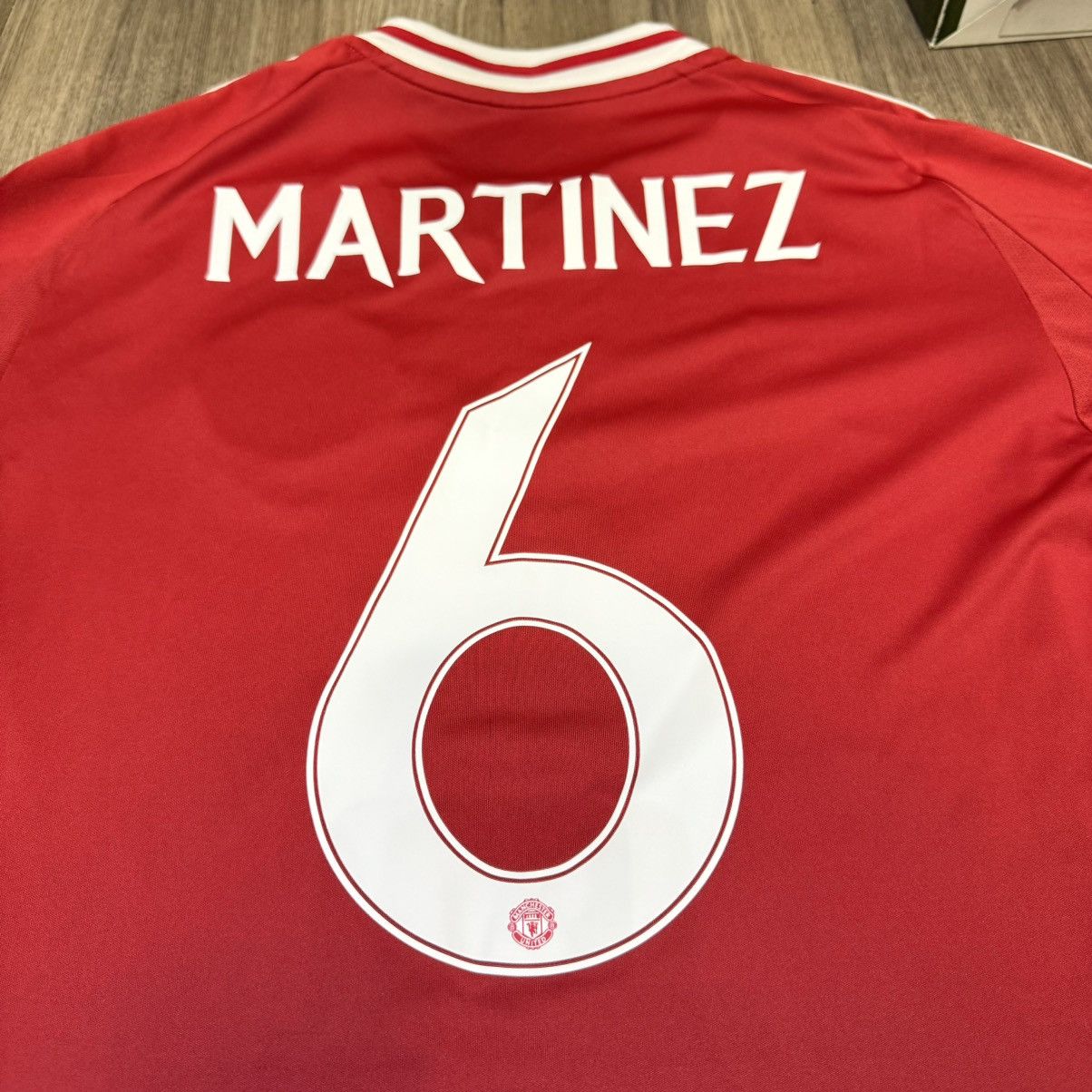 Adidas Manchester United 24/25 home shirt #6 Martinez Size US L / EU 52-54 / 3 - 4 Thumbnail