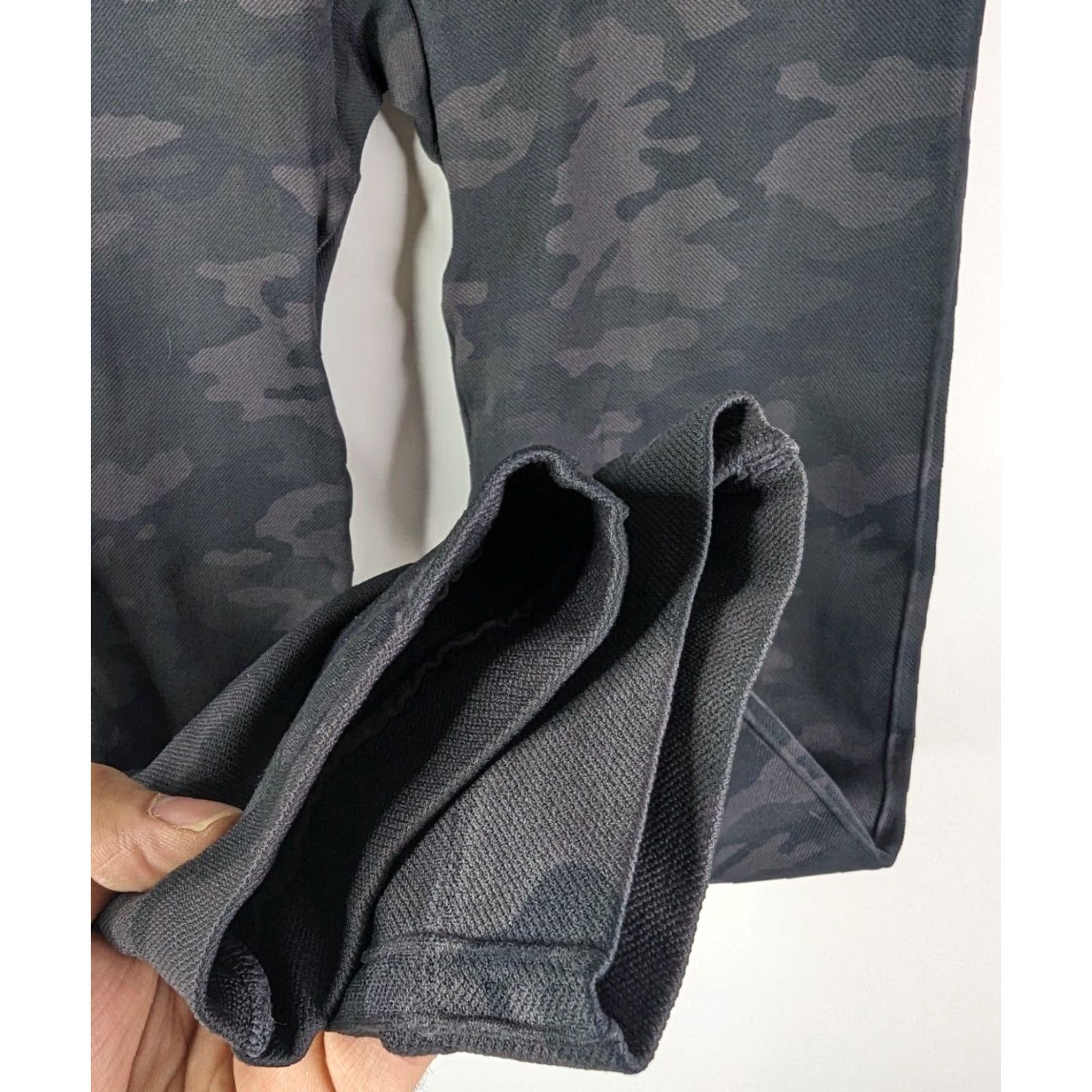 Spanx Spanx Look At Me Now Seamless Leggings Camouflage Black XL Womens Leggings Pull On (Camouflage) Size 40" / US 18 - 3 Thumbnail